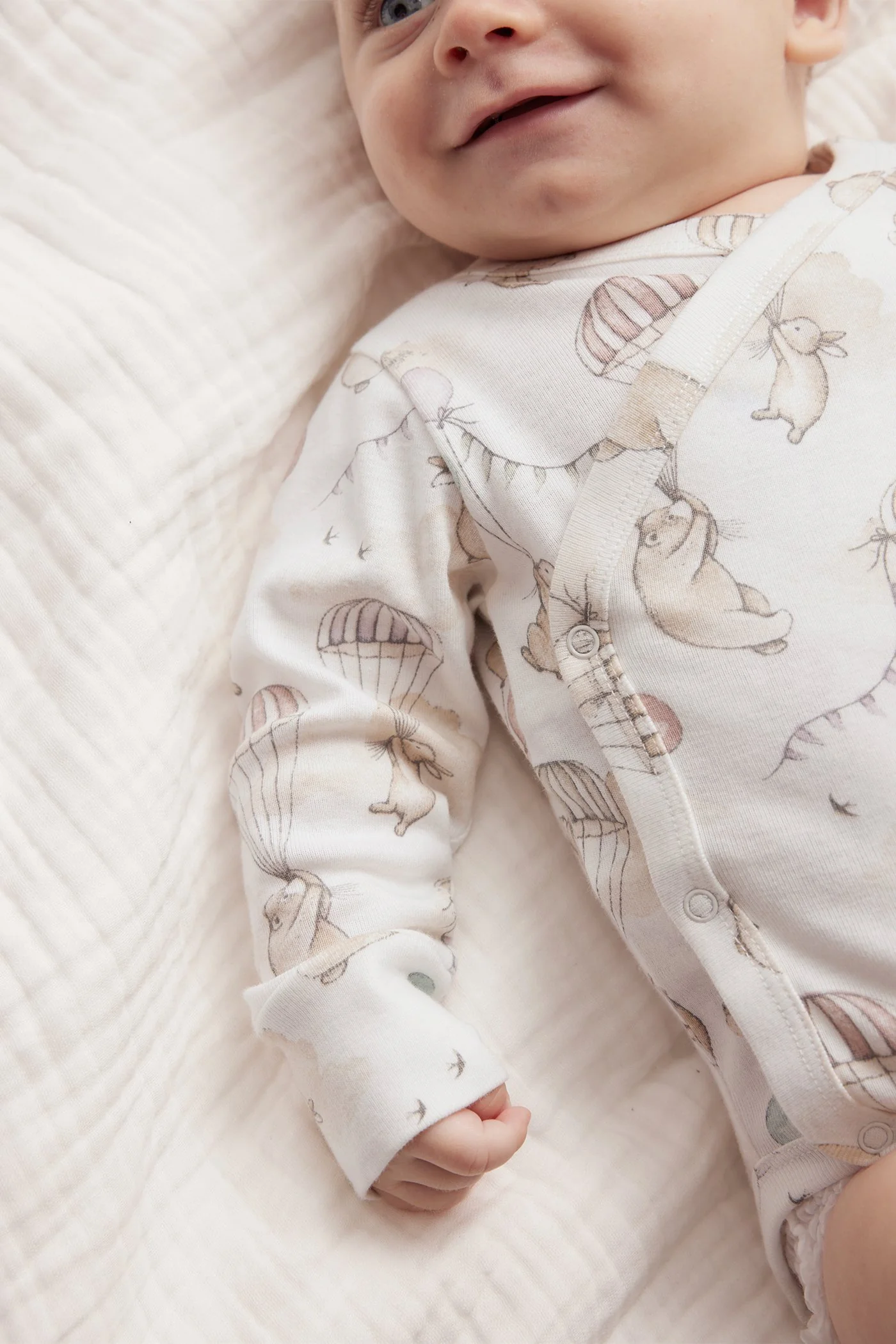 Baby white bunny balloon bodysuit - Image 5