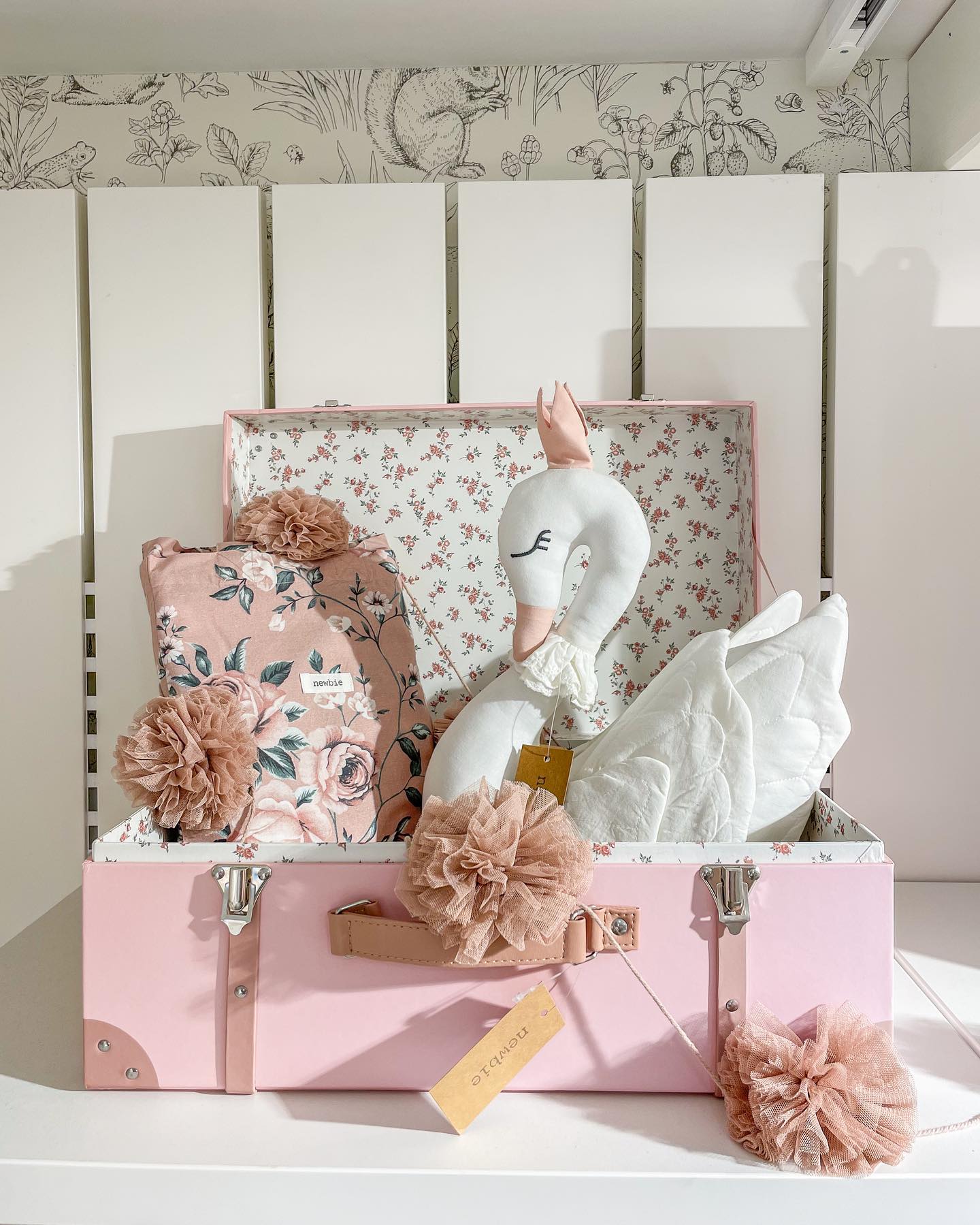 Pink pom-poms garland - Image 2
