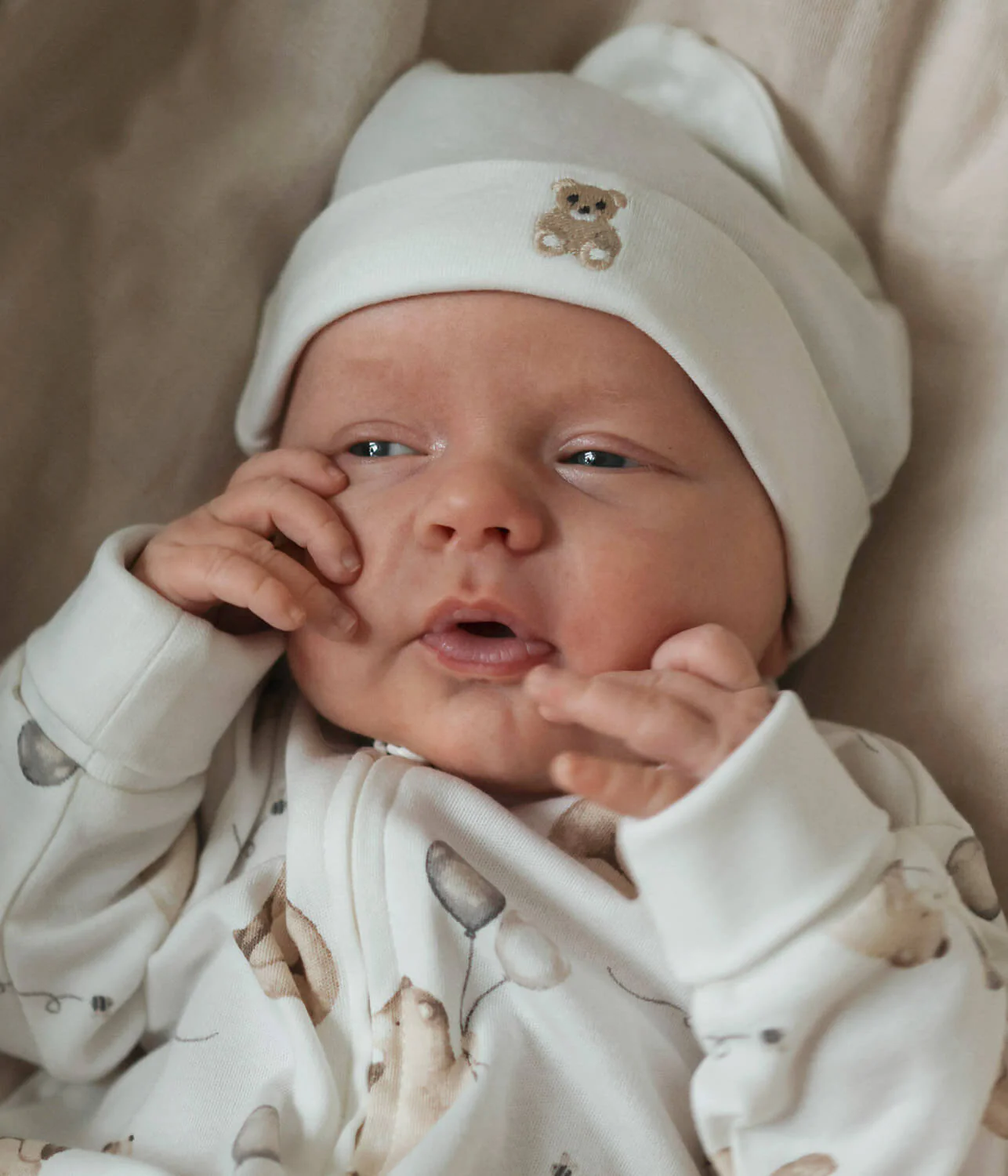 Baby white teddy bear hat - Image 2