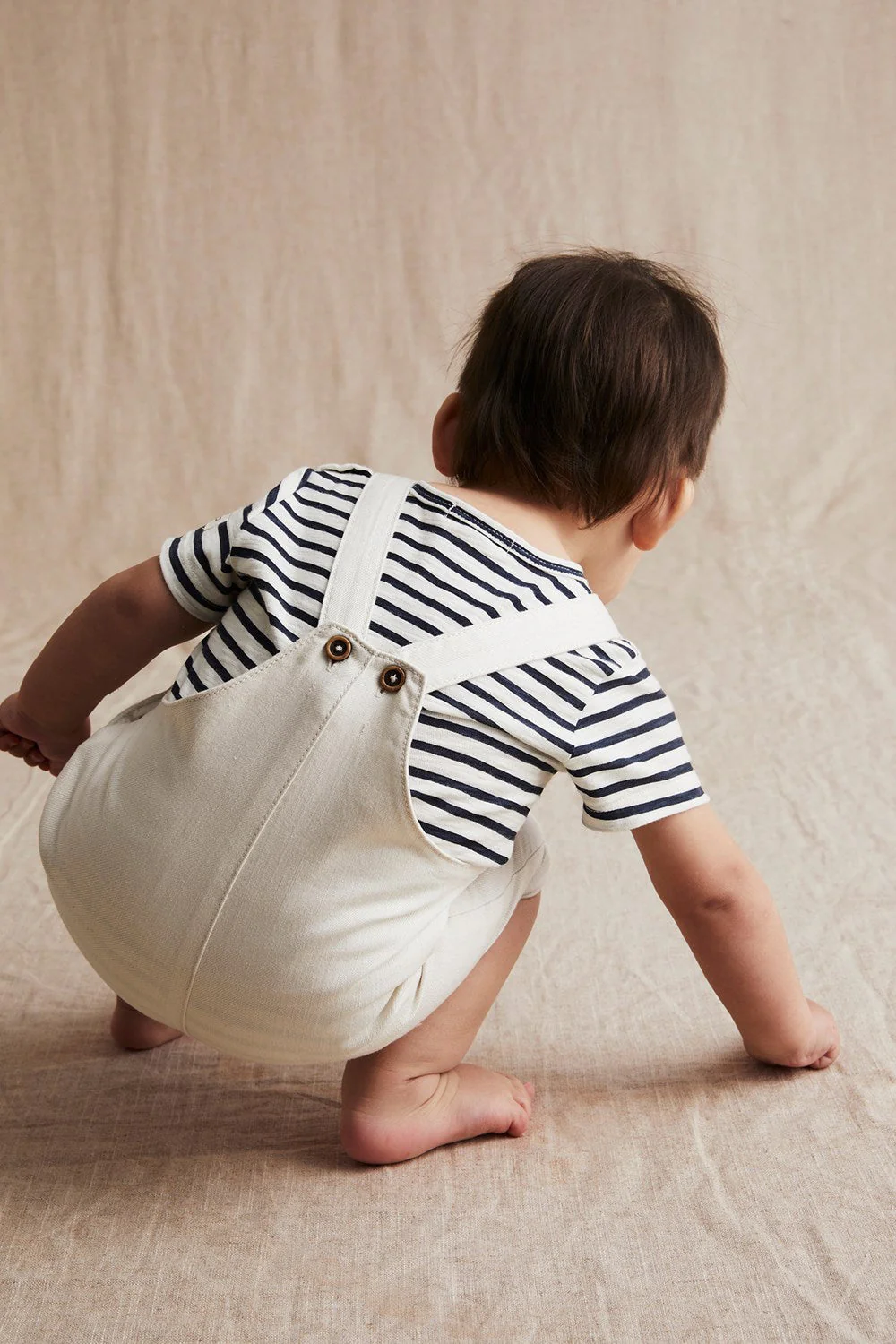 Baby white suspender shorts - Image 4