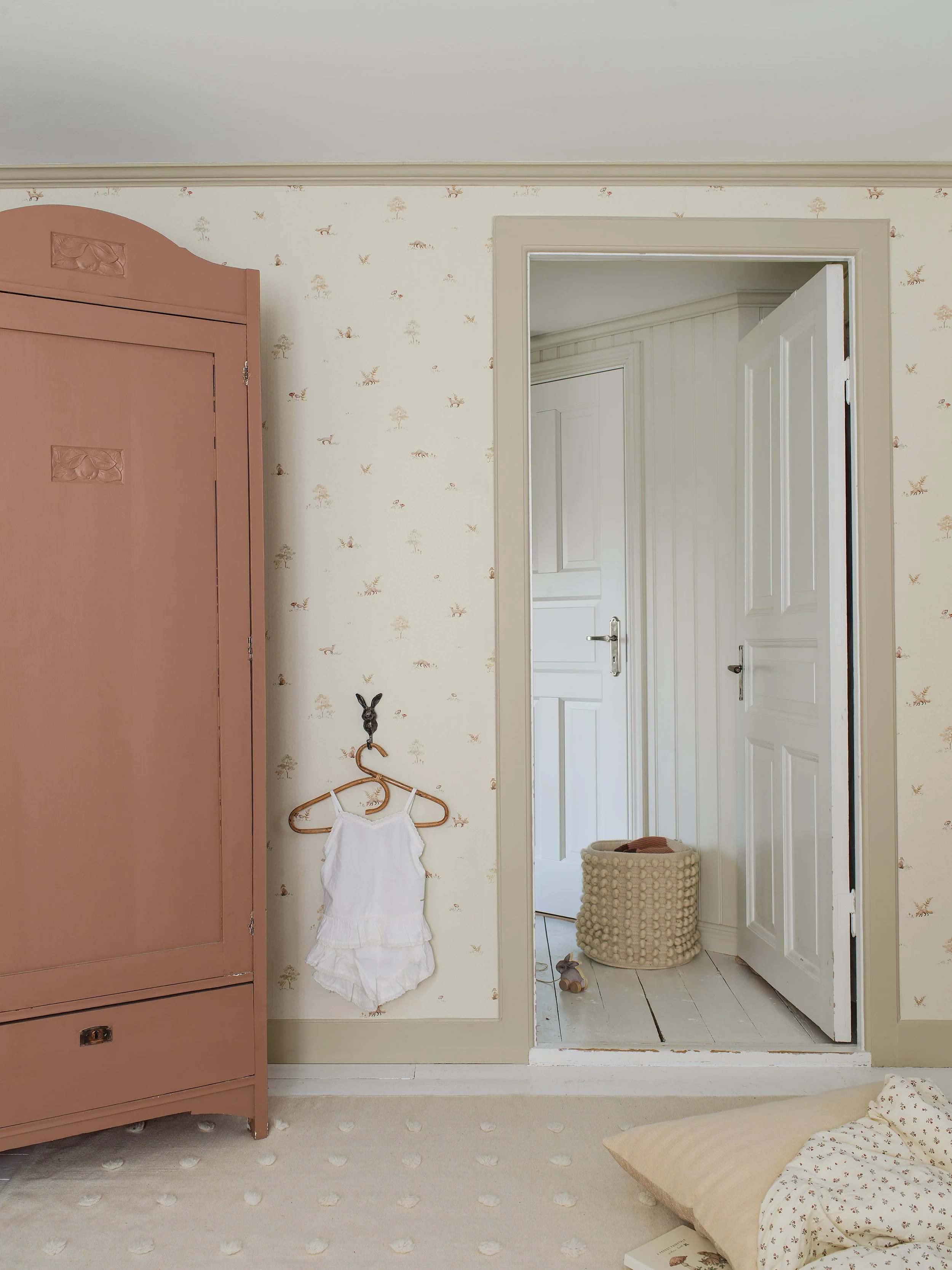 Little Fox beige wallpaper - Image 5