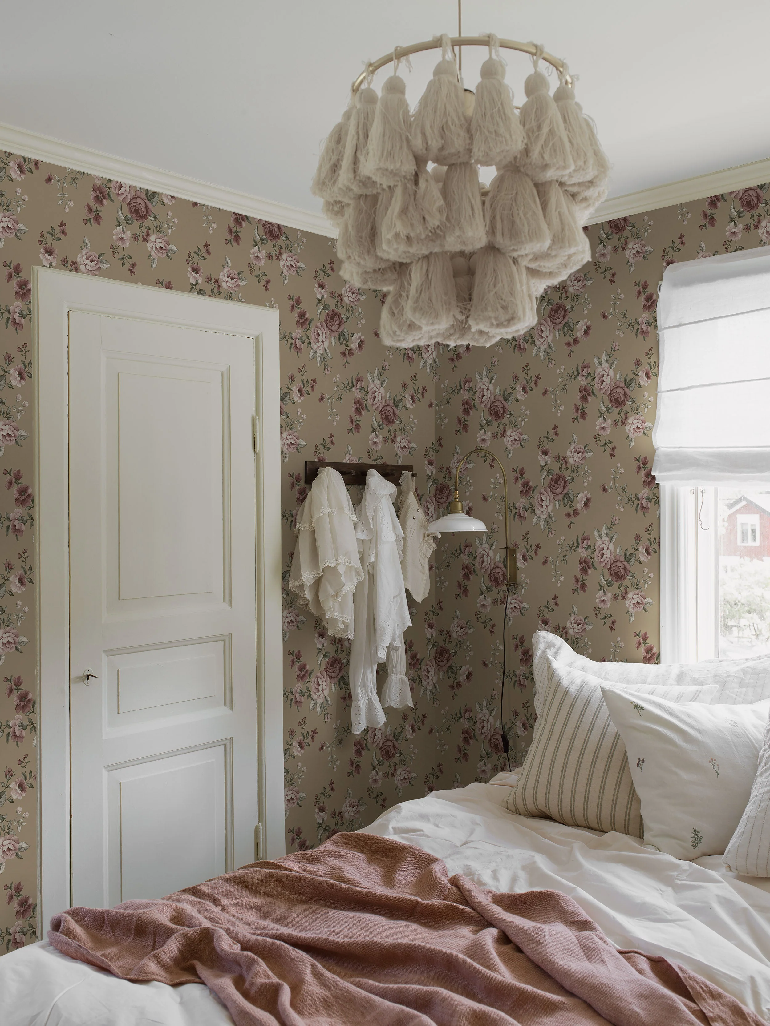 Nomi brown floral wallpaper - Image 4