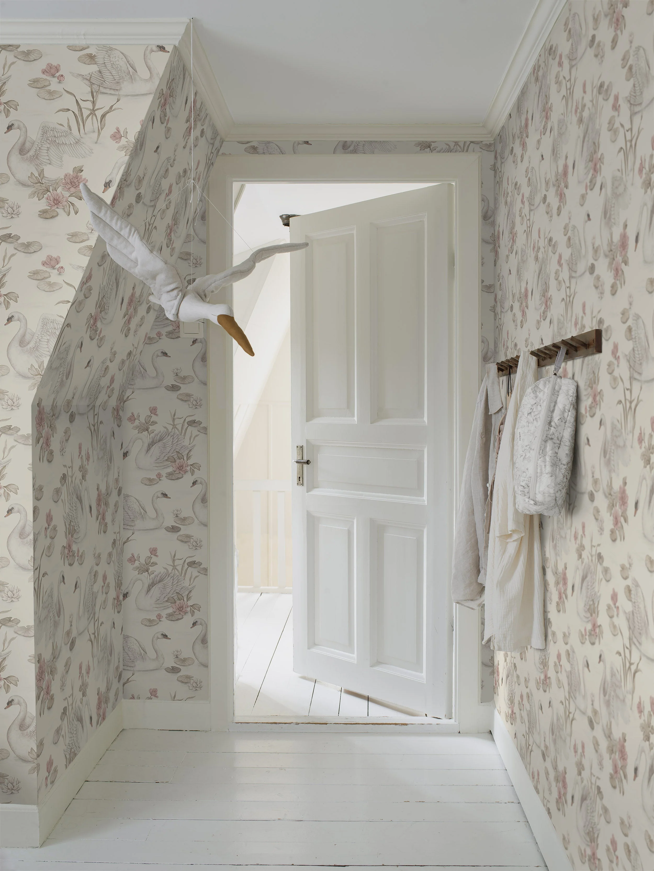 Lily swan beige wallpaper - Image 5