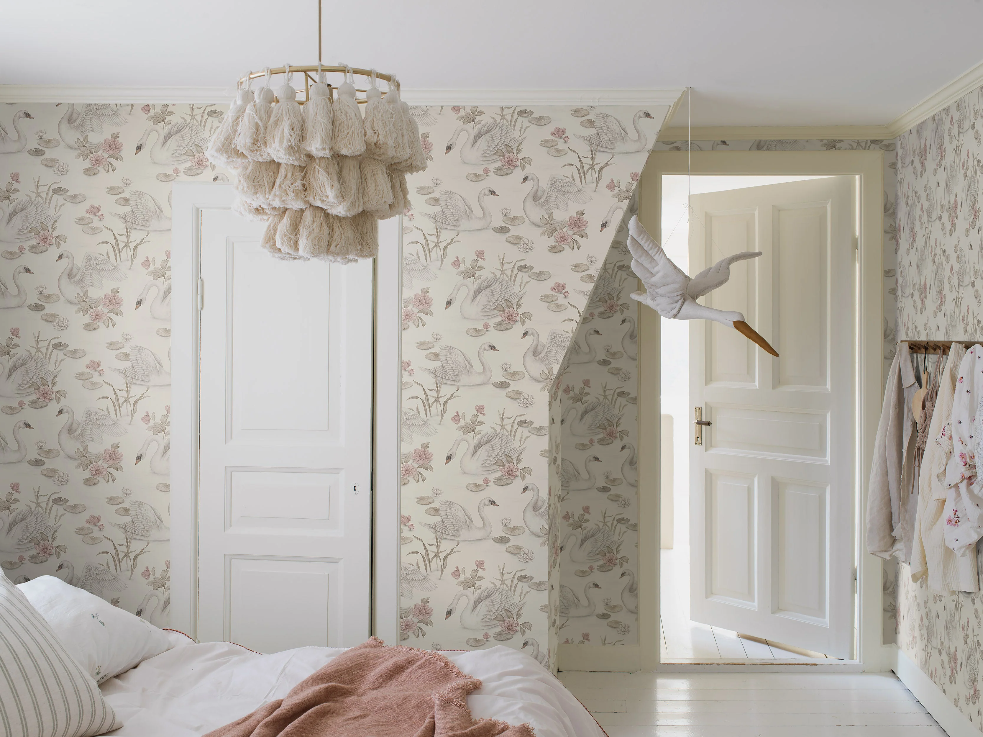 Lily swan beige wallpaper - Image 6