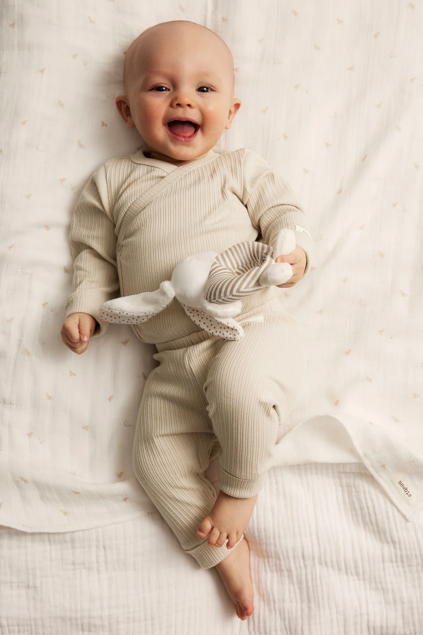 Baby beige ribbed bodysuit with extender - Image 3