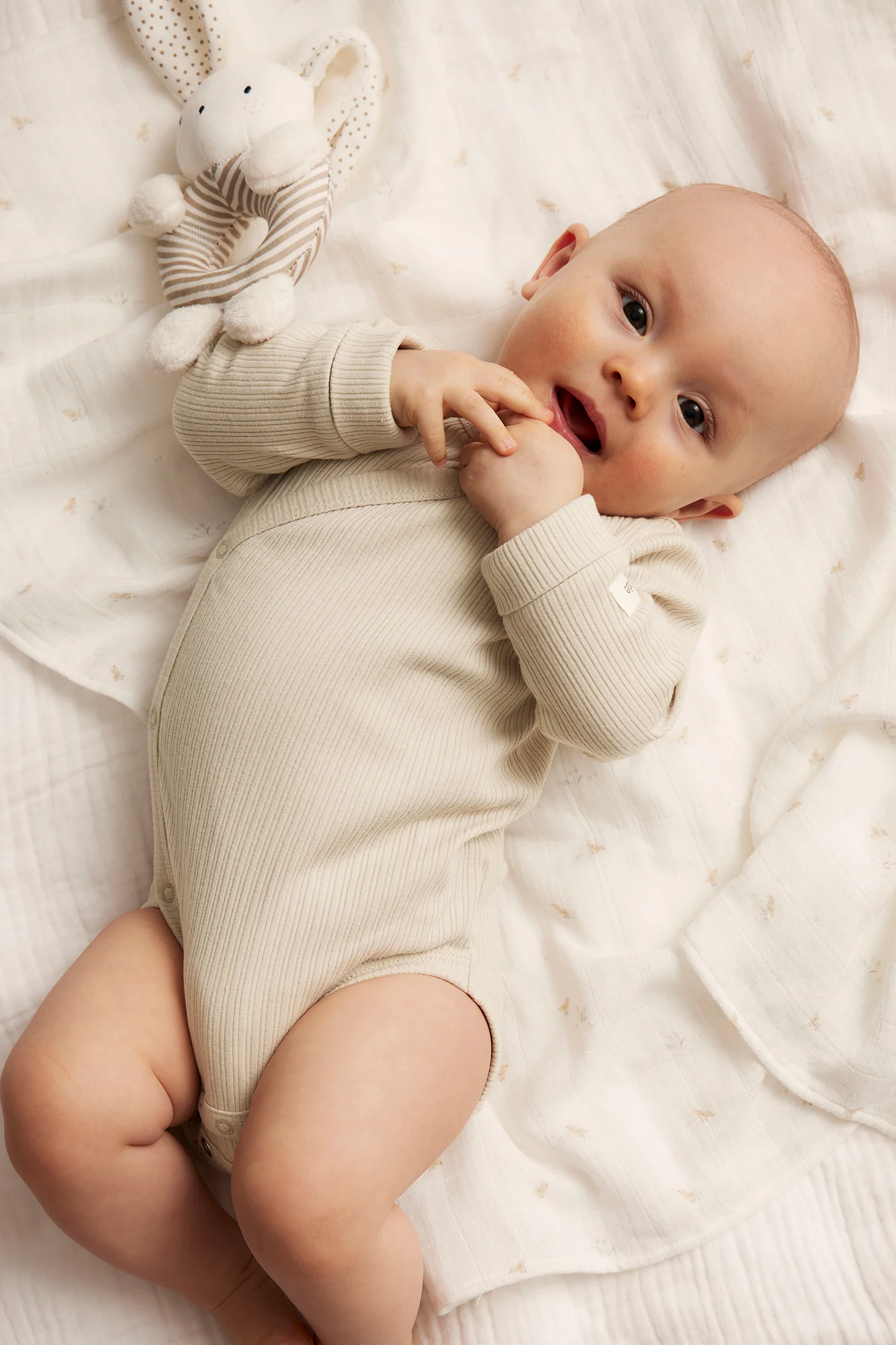 Baby beige ribbed bodysuit with extender - Image 4