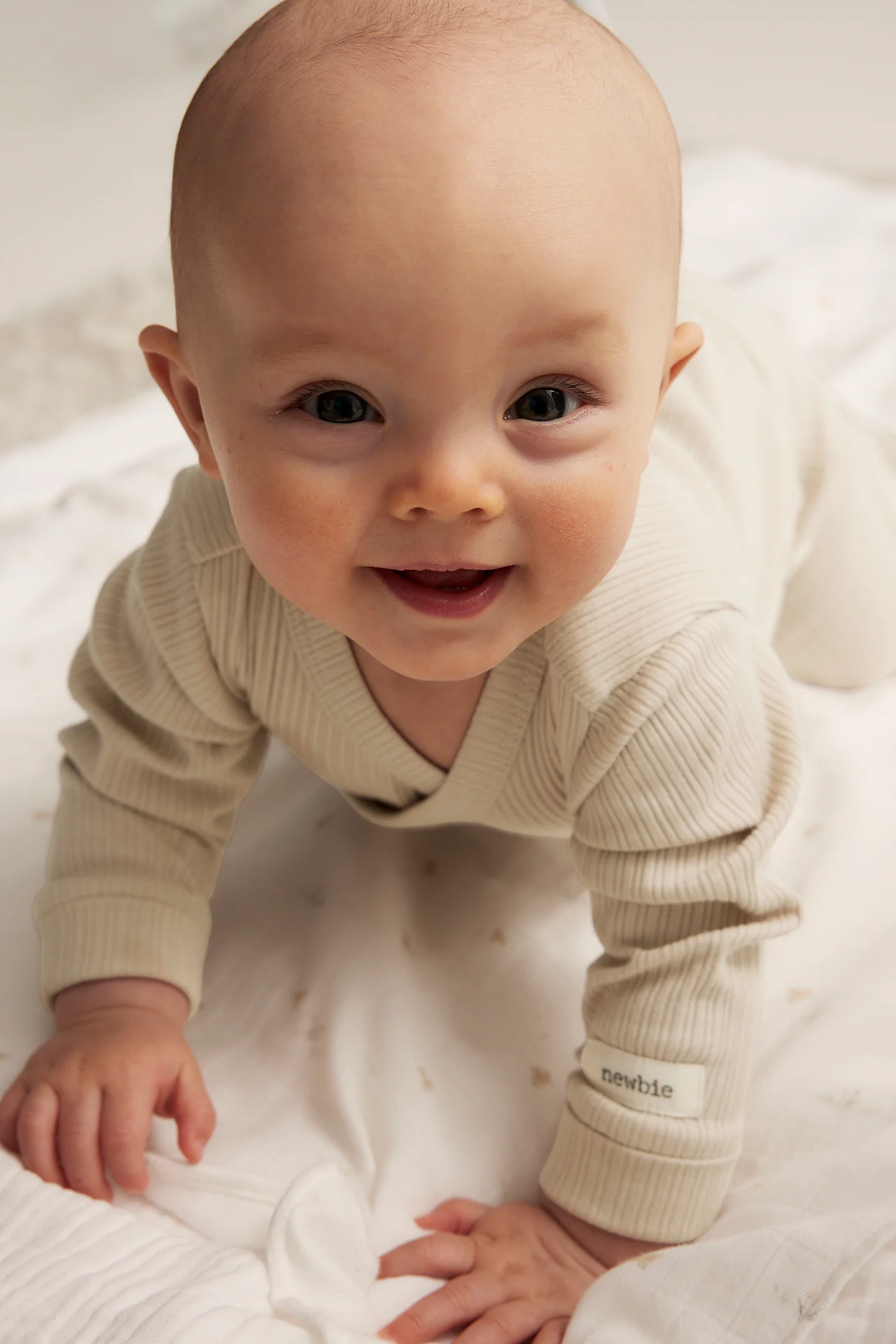 Baby beige ribbed bodysuit with extender - Image 6