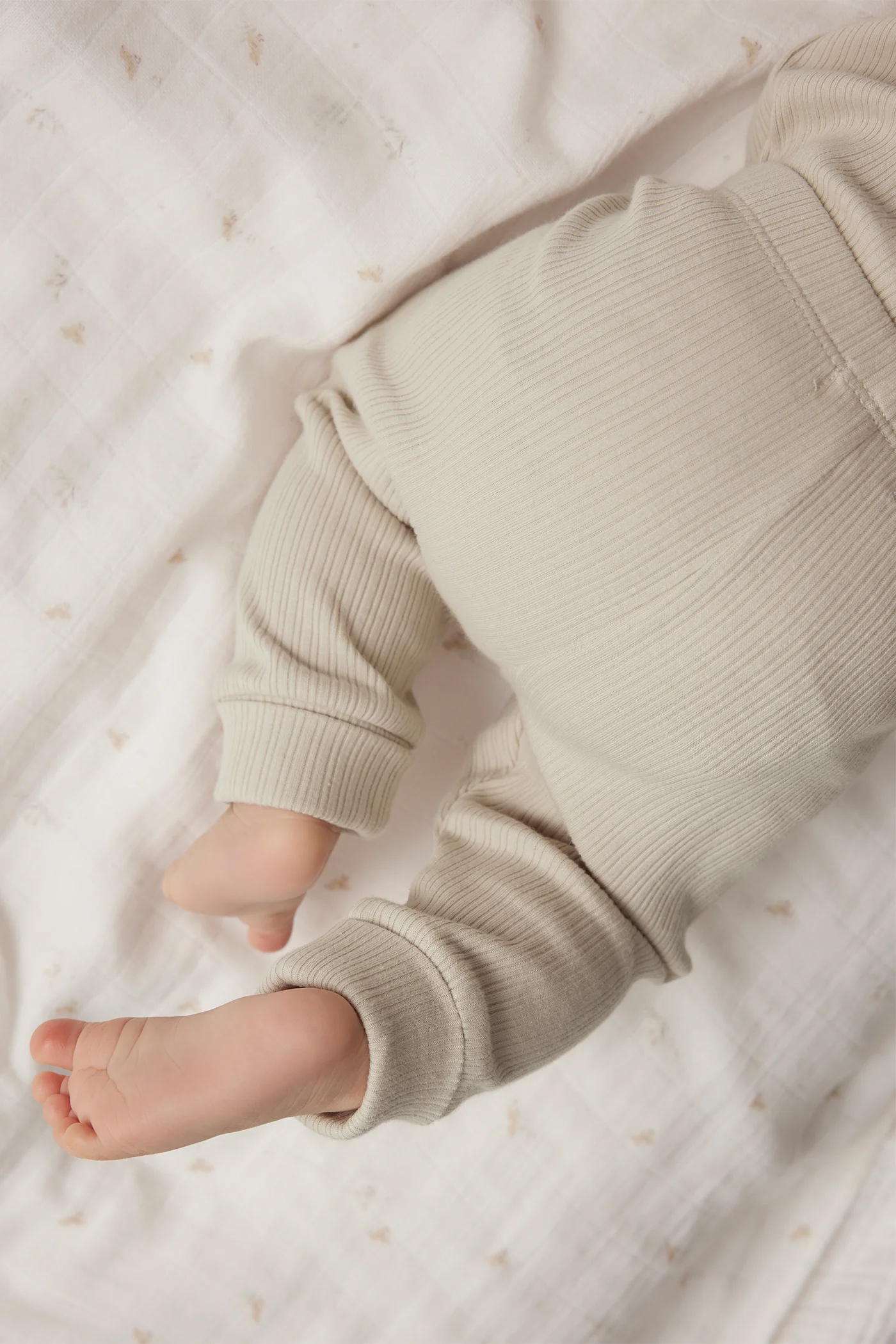 Baby beige ribbed leggings - Image 4