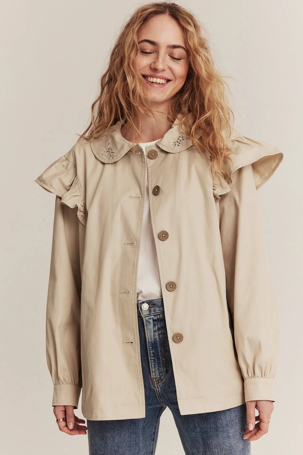 Women's beige short trench coat - Image 5