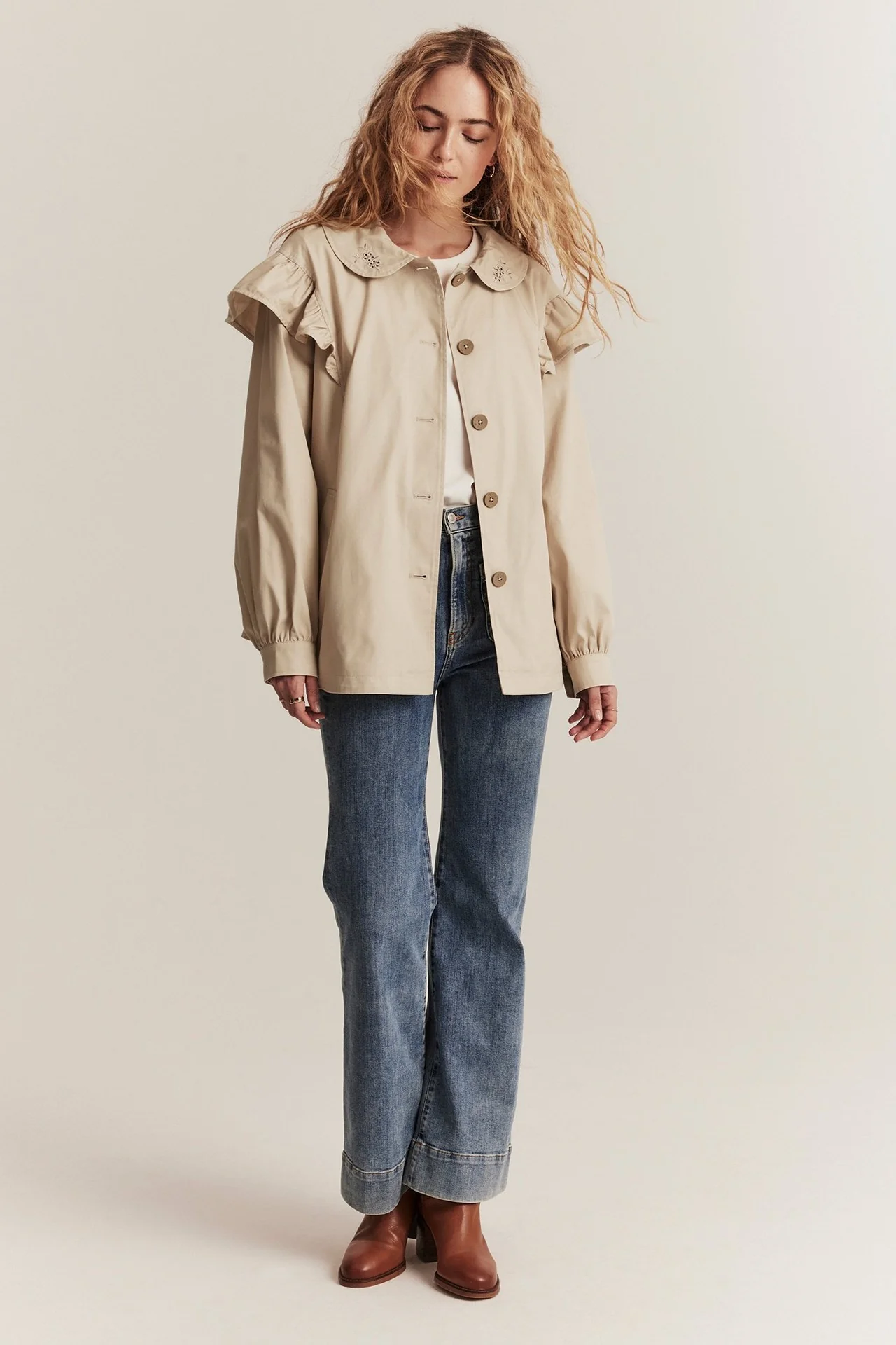 Women's beige short trench coat - Image 6
