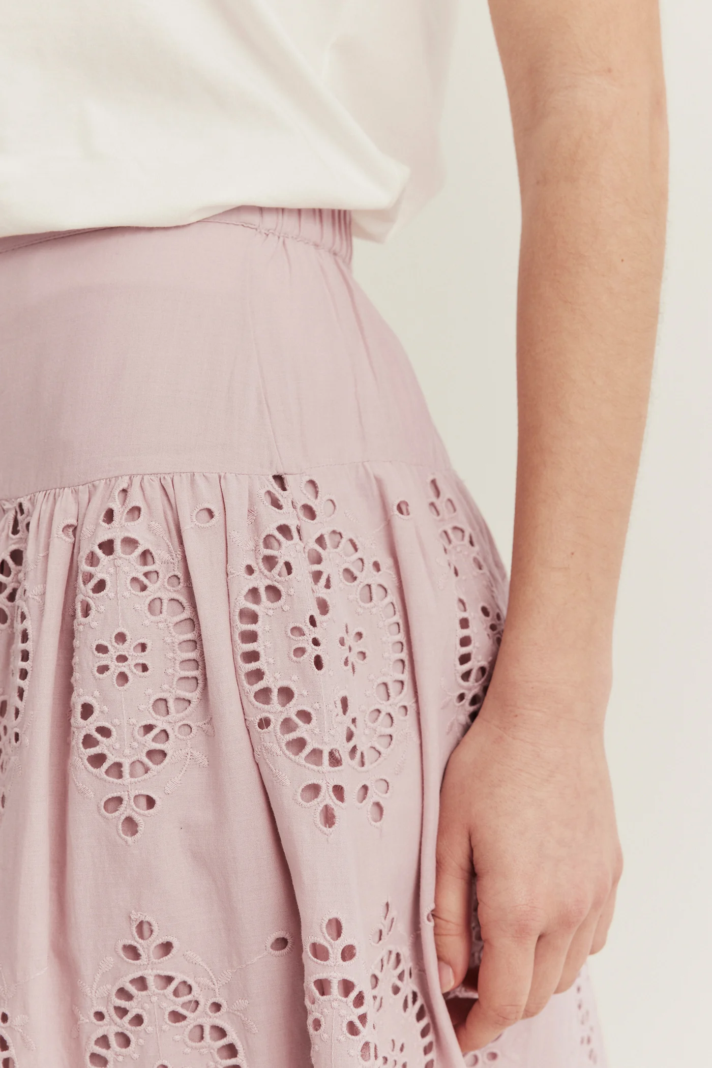 Women's pink embroidered skirt - Image 3