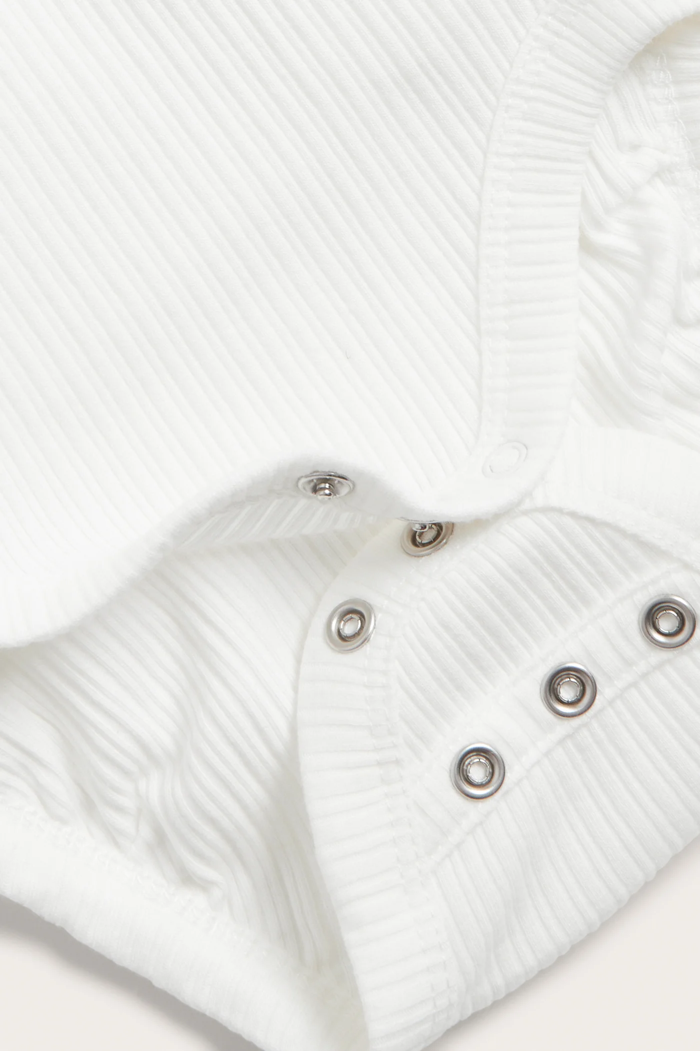 Baby white ribbed bodysuit - Image 4