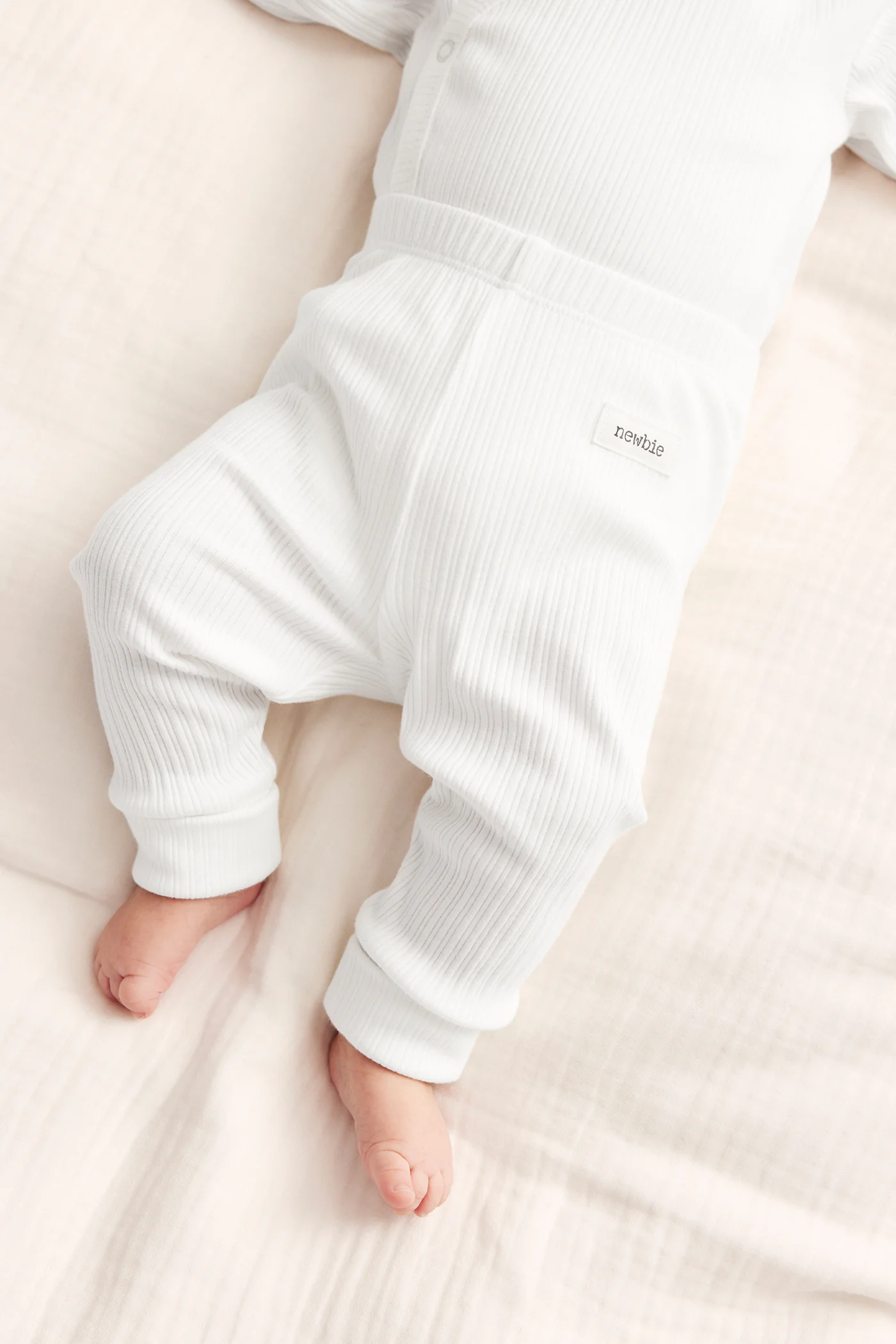 Baby white ribbed leggings - Image 3