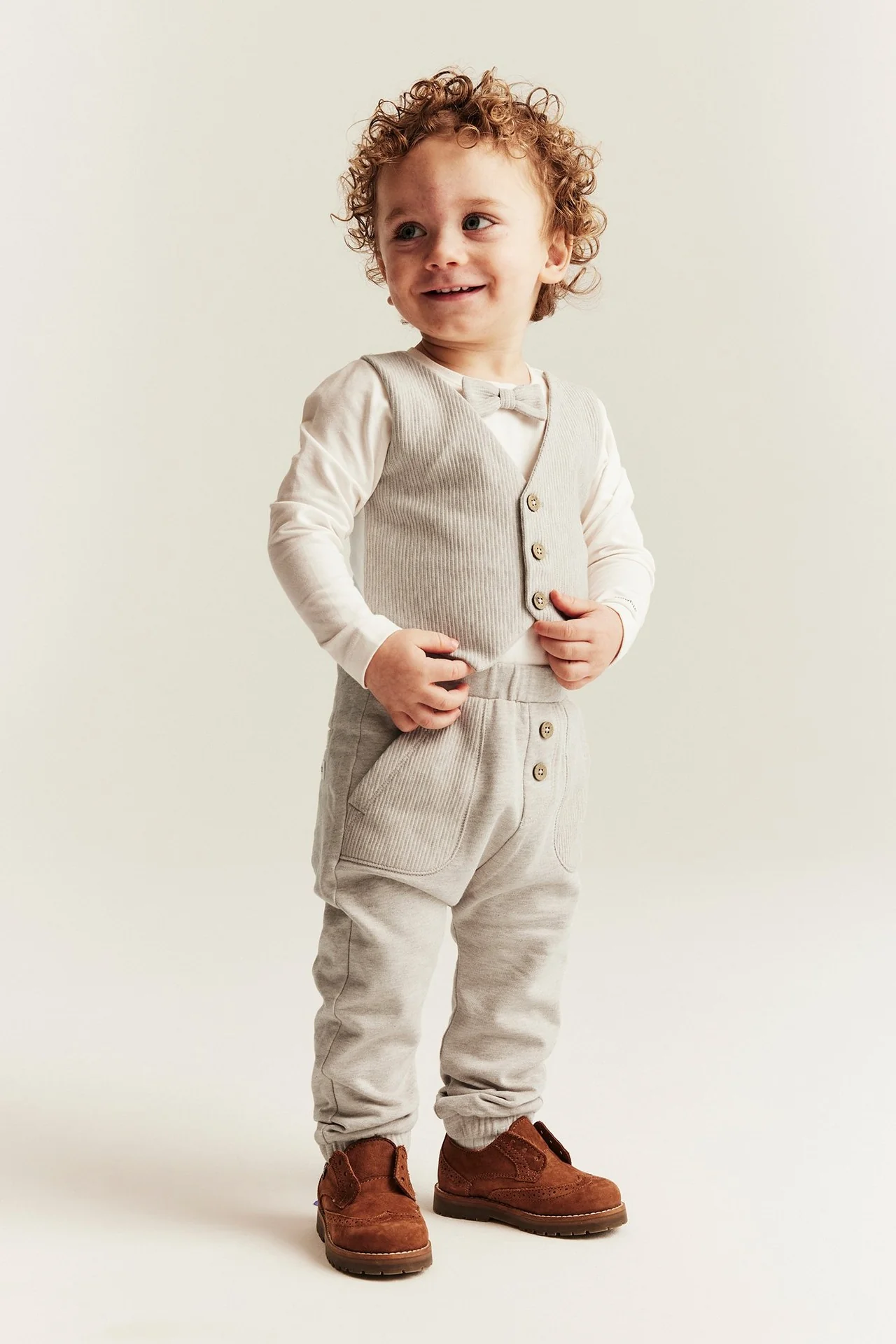 Baby beige jogging trousers - Image 5