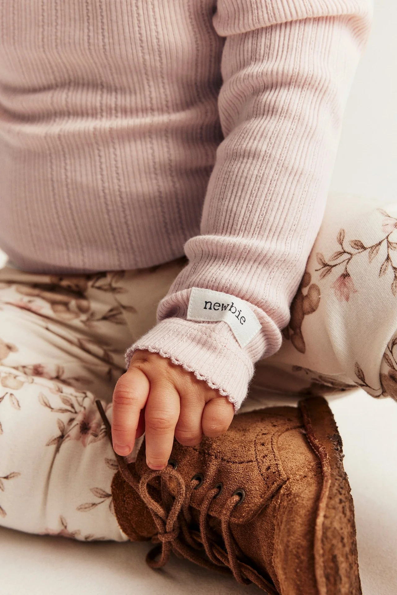 Baby pink bodysuit with ruffles - Image 5
