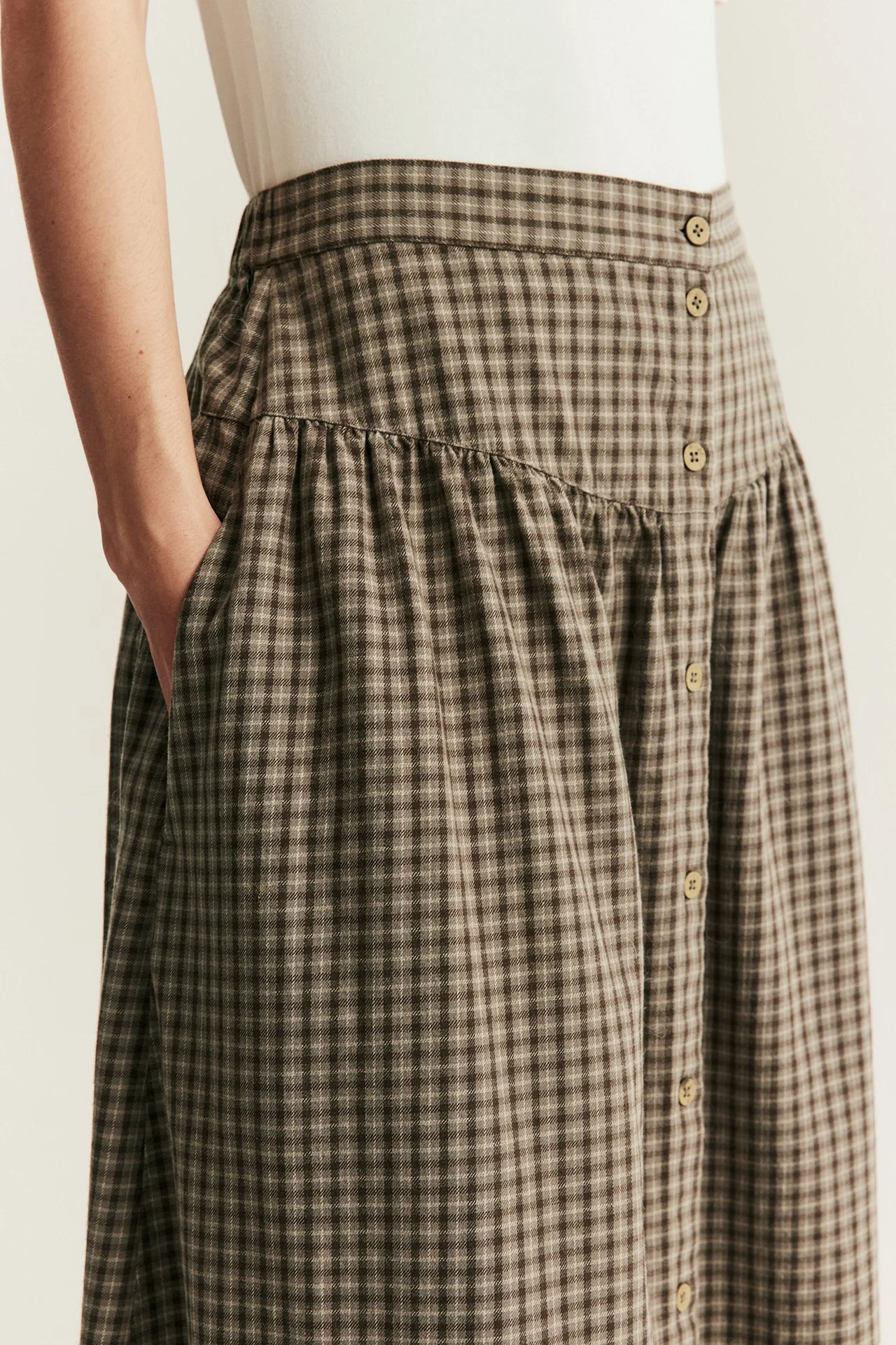 Women's brown checked skirt - Image 4