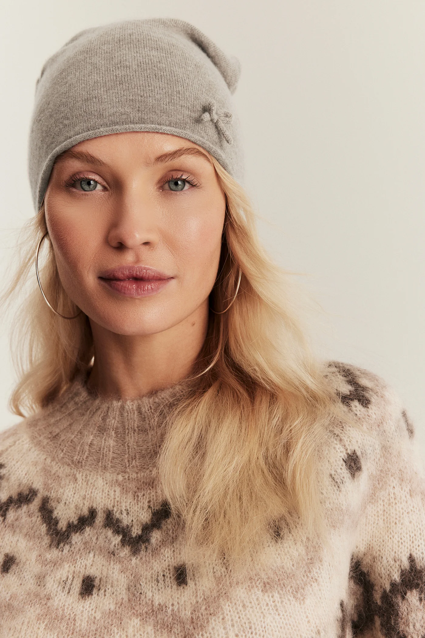 Women's beige wool and cashmere blend hat - Image 2