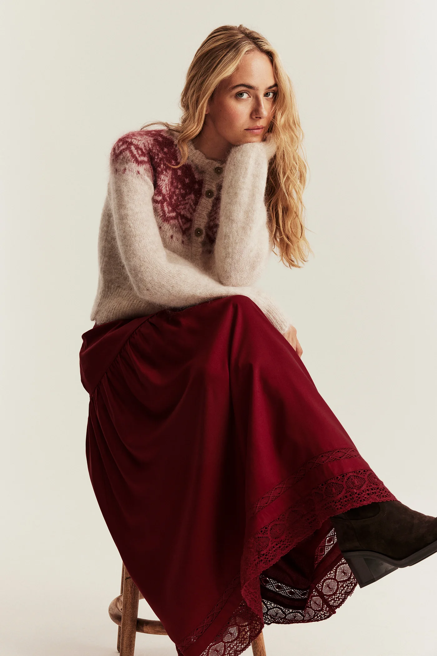 Women's red skirt with lace details - Image 6