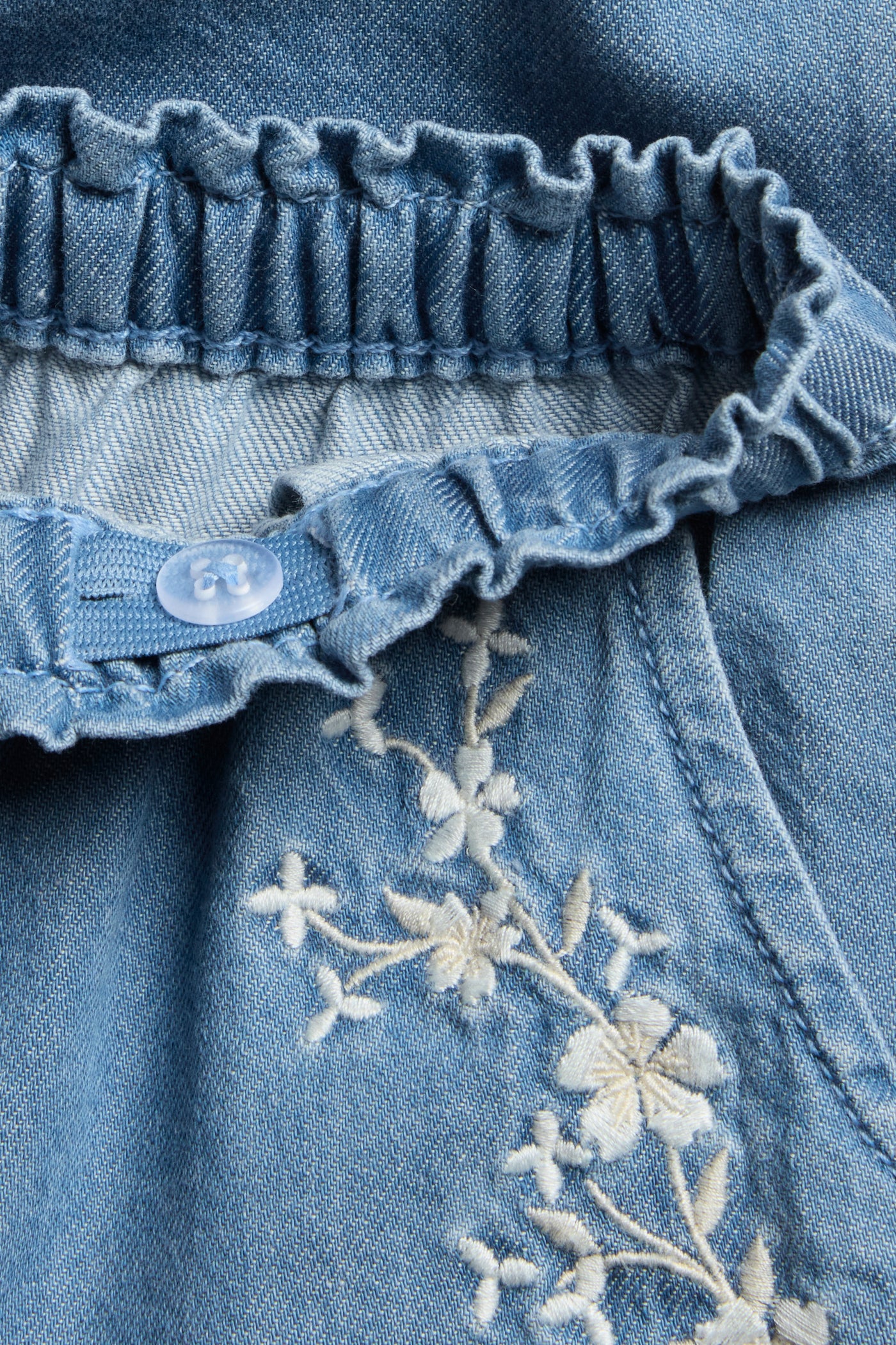 Baby blue denim trousers with floral embroidery - Image 4