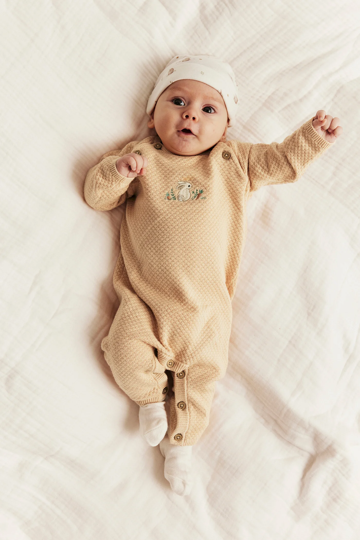 Baby orange knitted jumpsuit with embroidered rabbit - Image 5