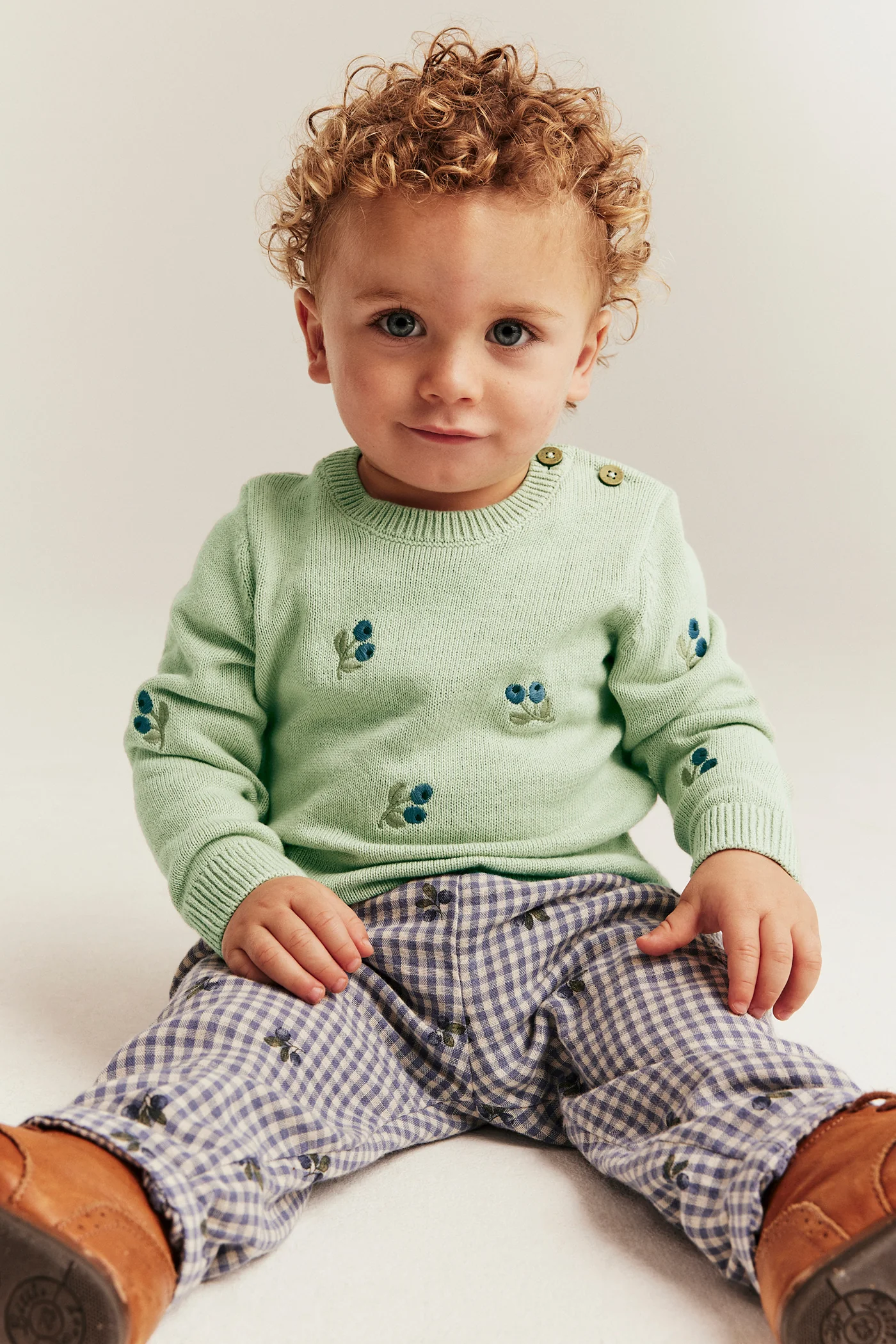 Baby green knitted jumper with blueberries - Image 3