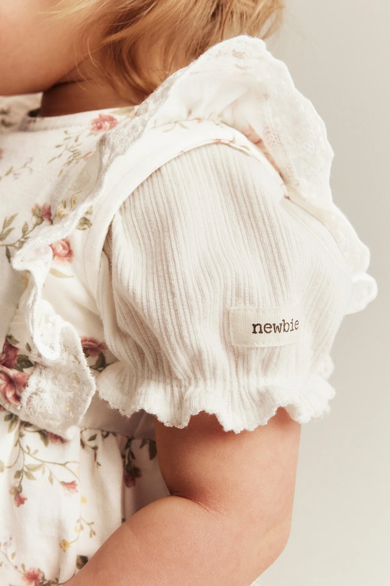Baby white floral sleeveless dress - Image 6