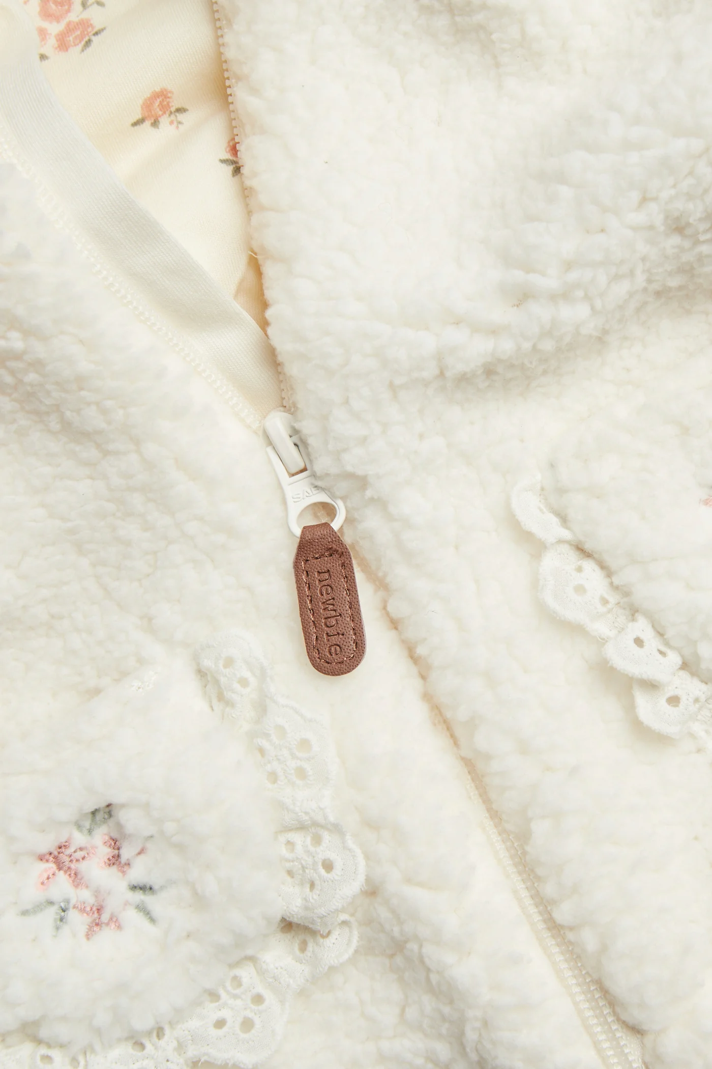 Baby white pile jacket with collar and lace - Image 3