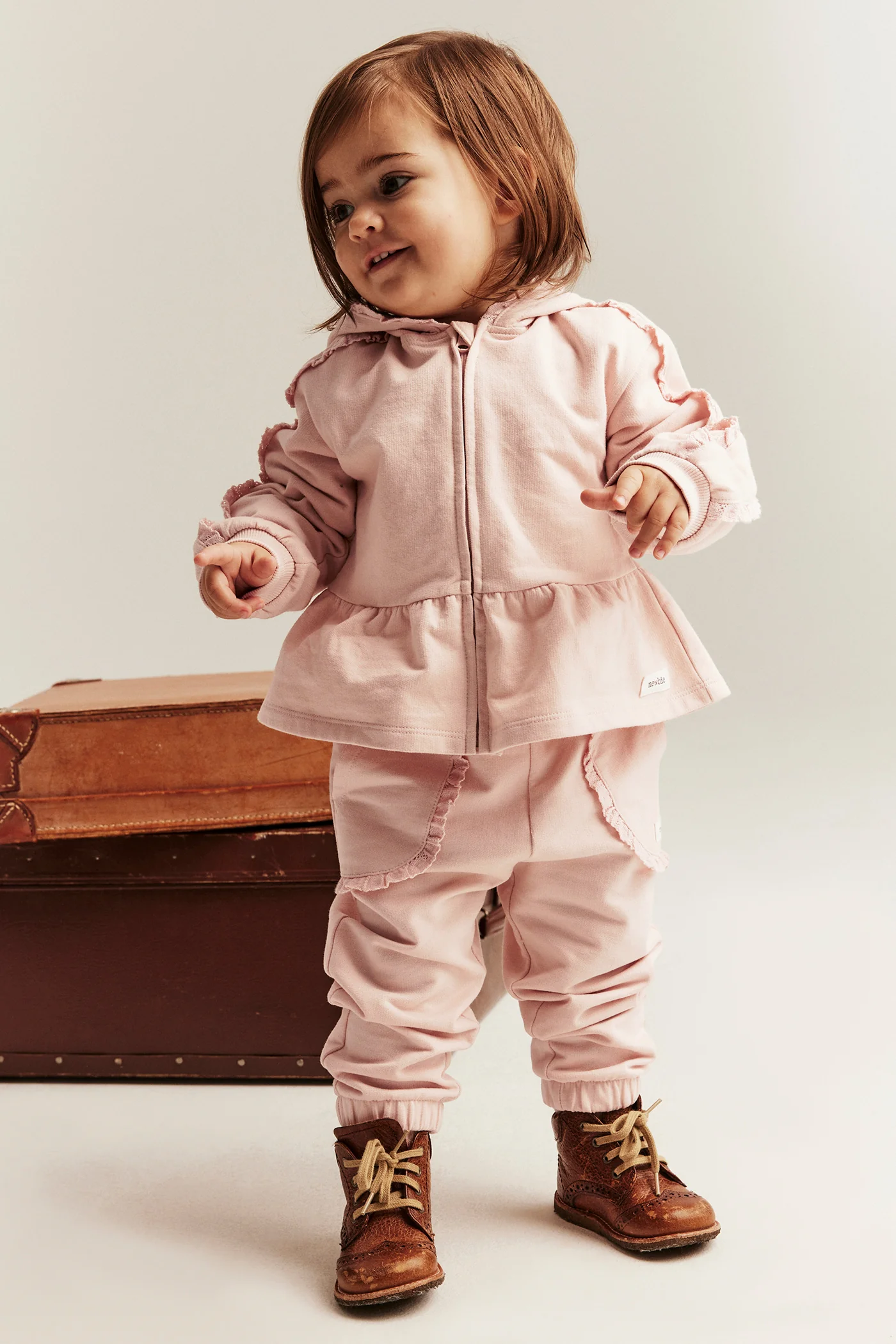 Baby pink joggers with lace details - Image 3