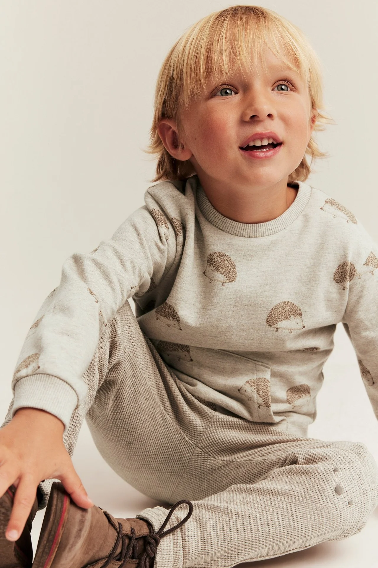 Baby & kids beige sweatshirt with brushed inside - Image 5