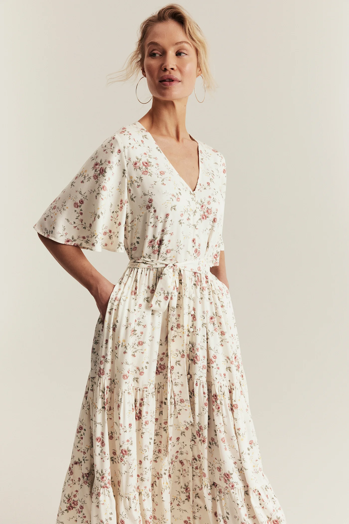 Women's white floral short‑sleeved dress - Image 5