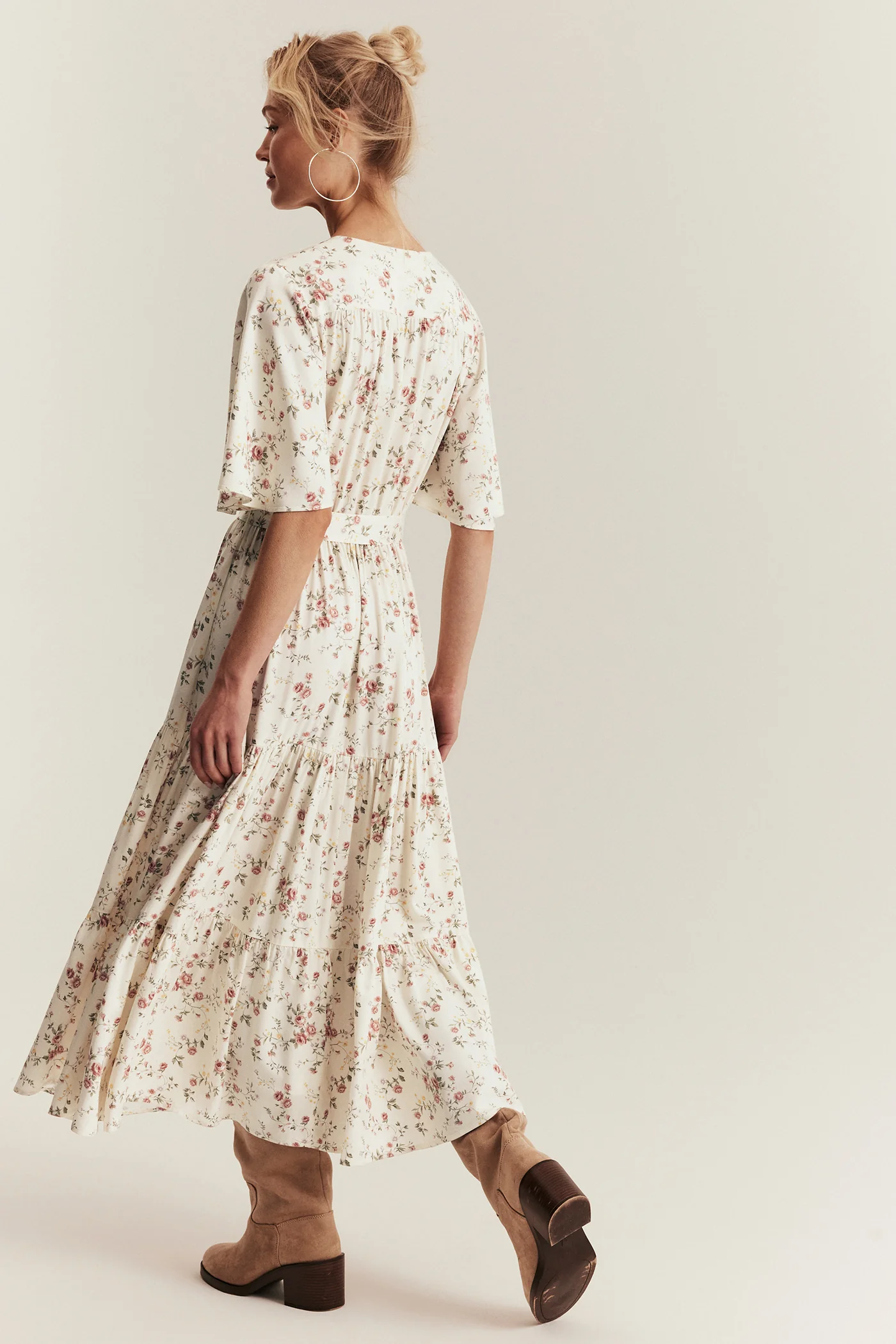 Women's white floral short‑sleeved dress - Image 7