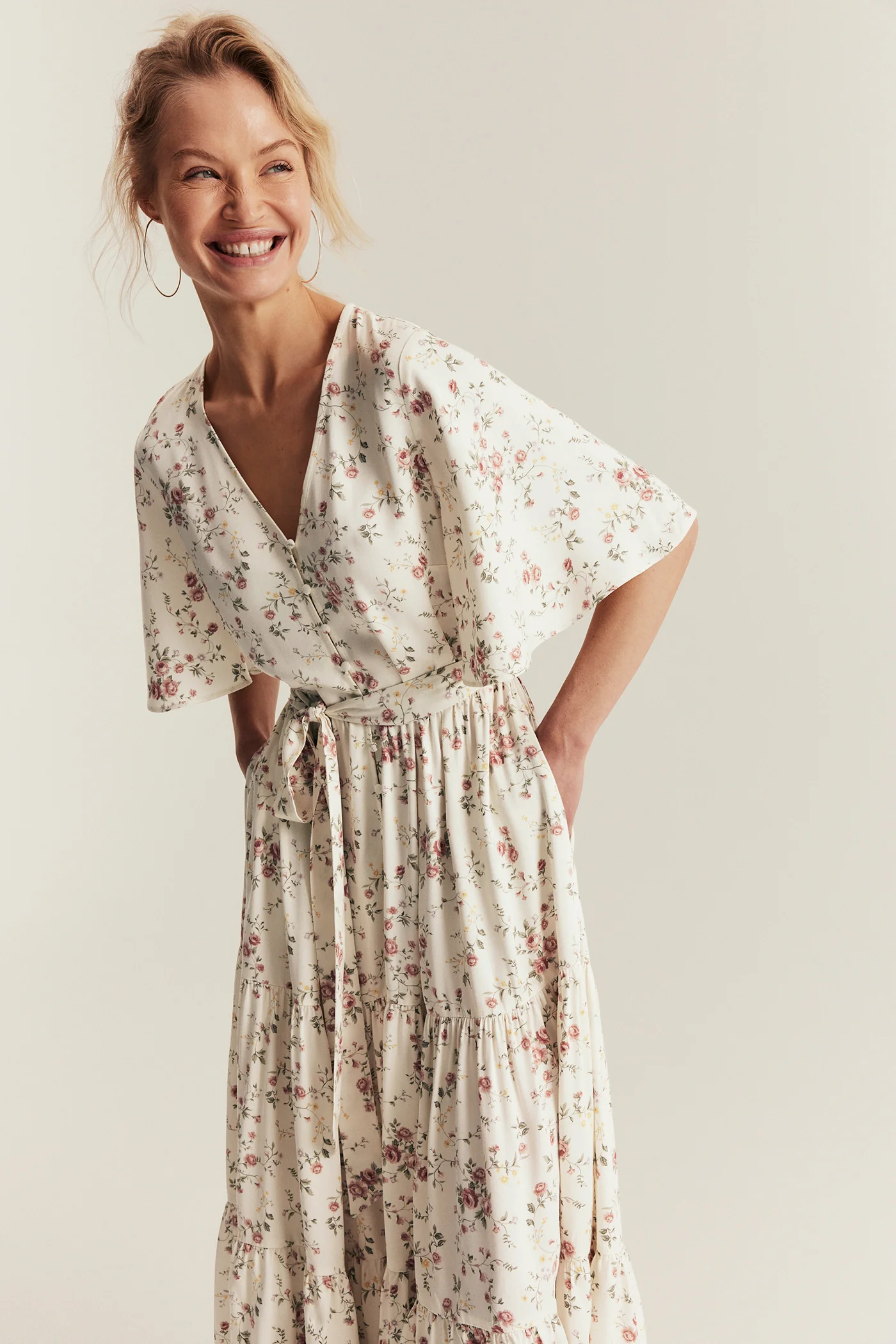 Women's white floral short‑sleeved dress - Image 8
