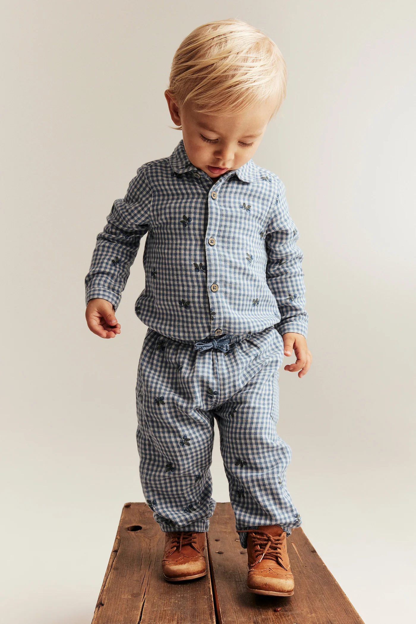 Baby blue shirt bodysuit with blueberries - Image 4