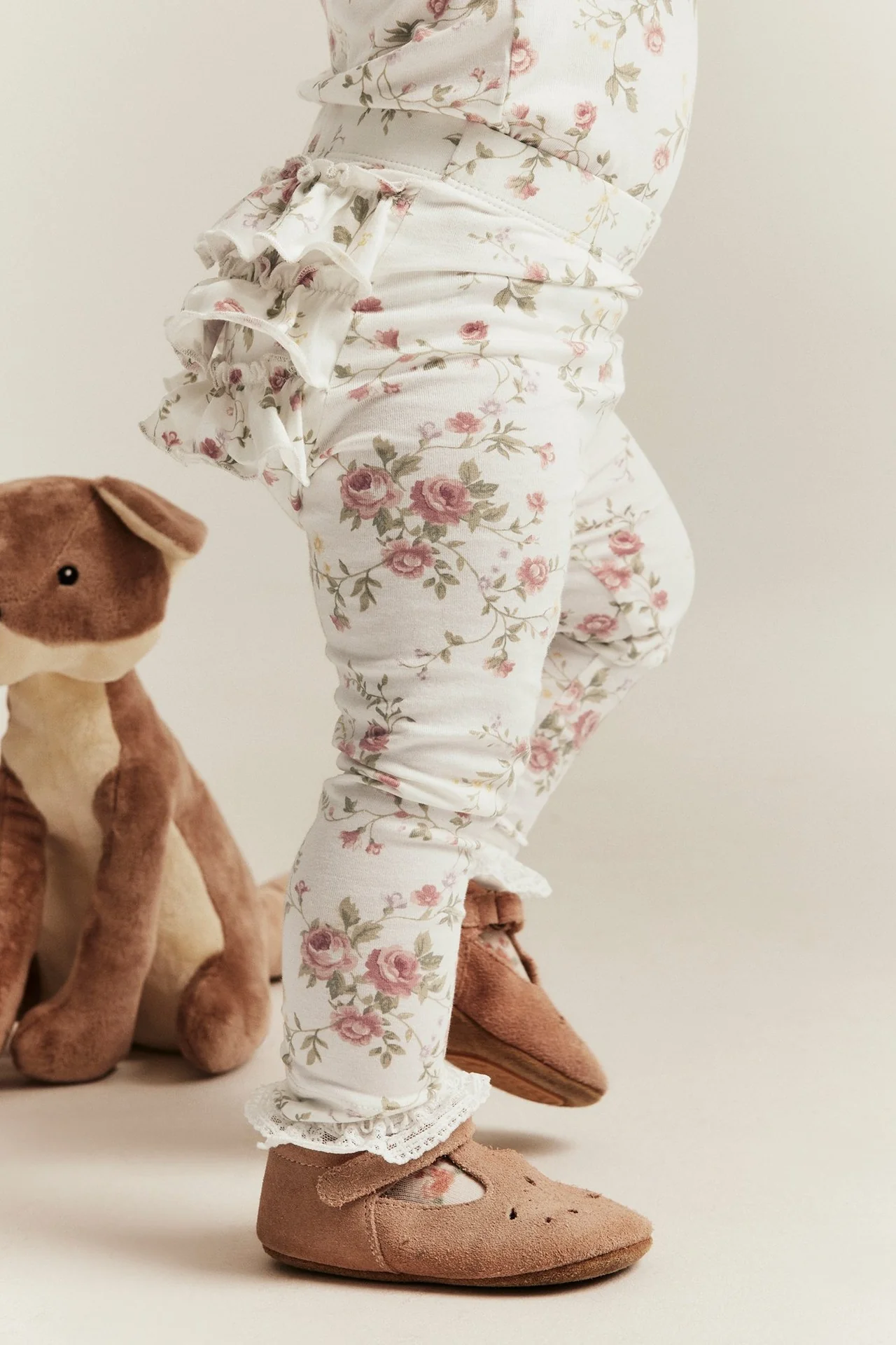Baby white floral leggings with ruffles - Image 6