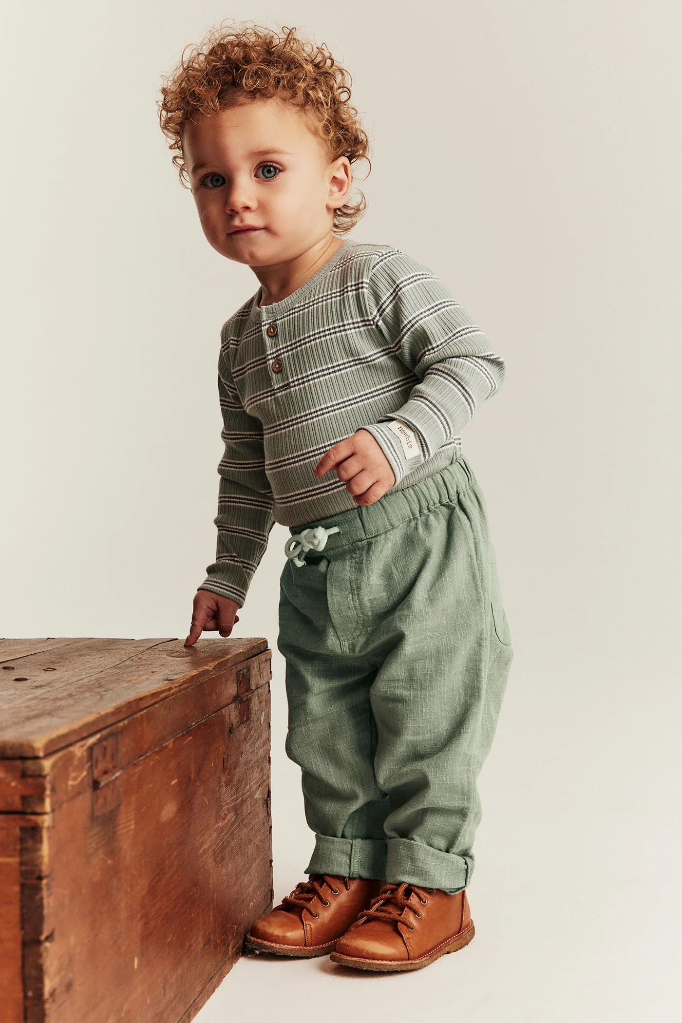 Baby green textured woven trousers - Image 5