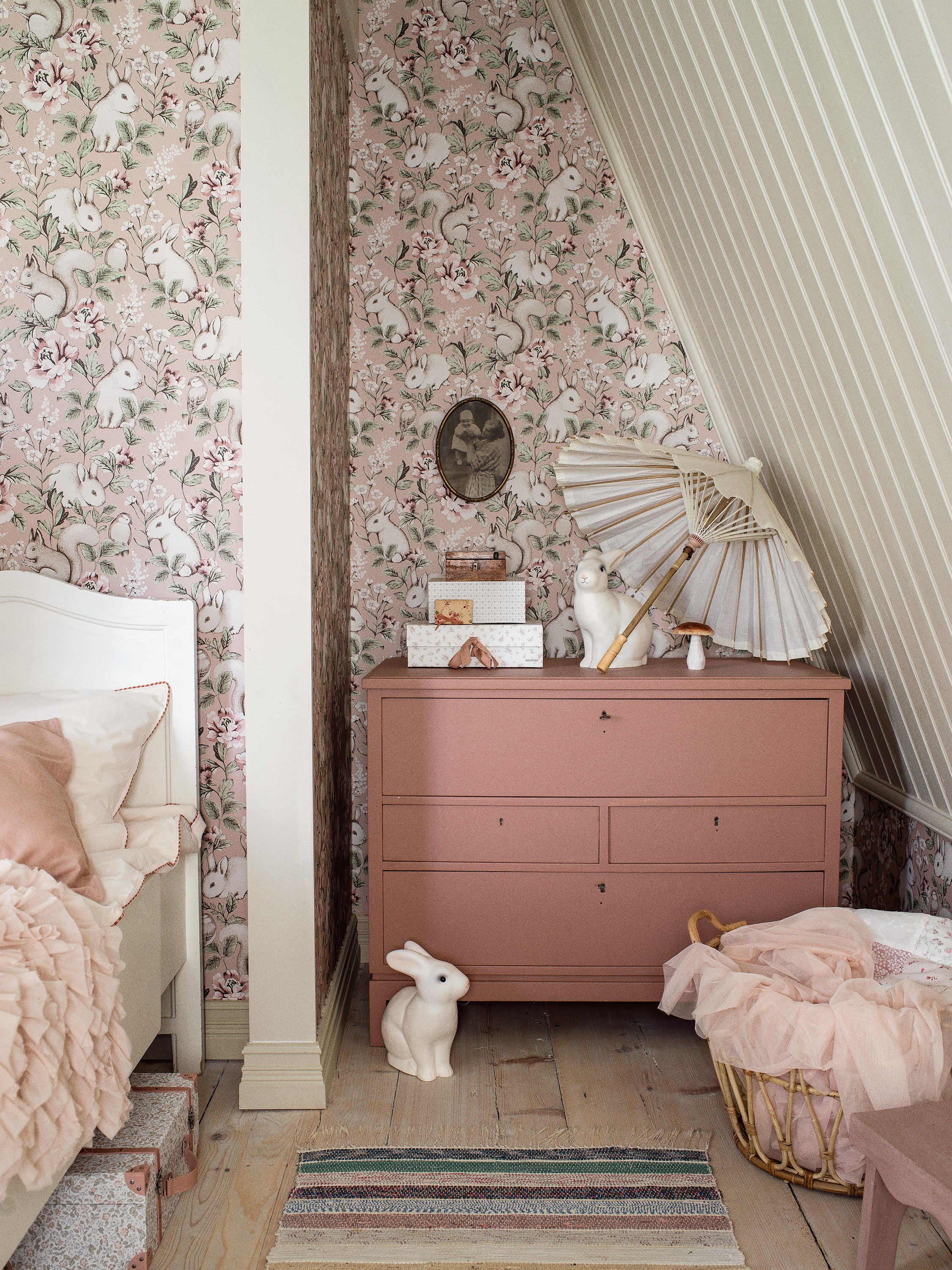 Magic Forest pink wallpaper - Image 2