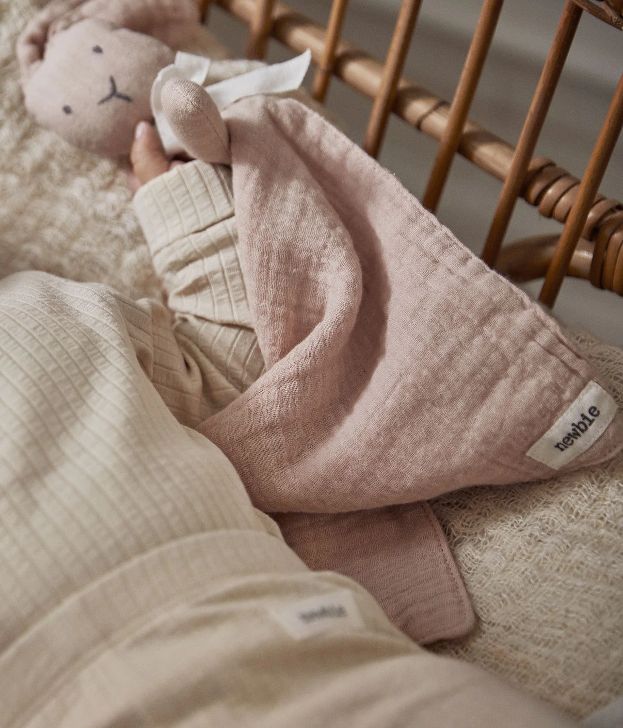 Baby pink bunny blanket - Image 4