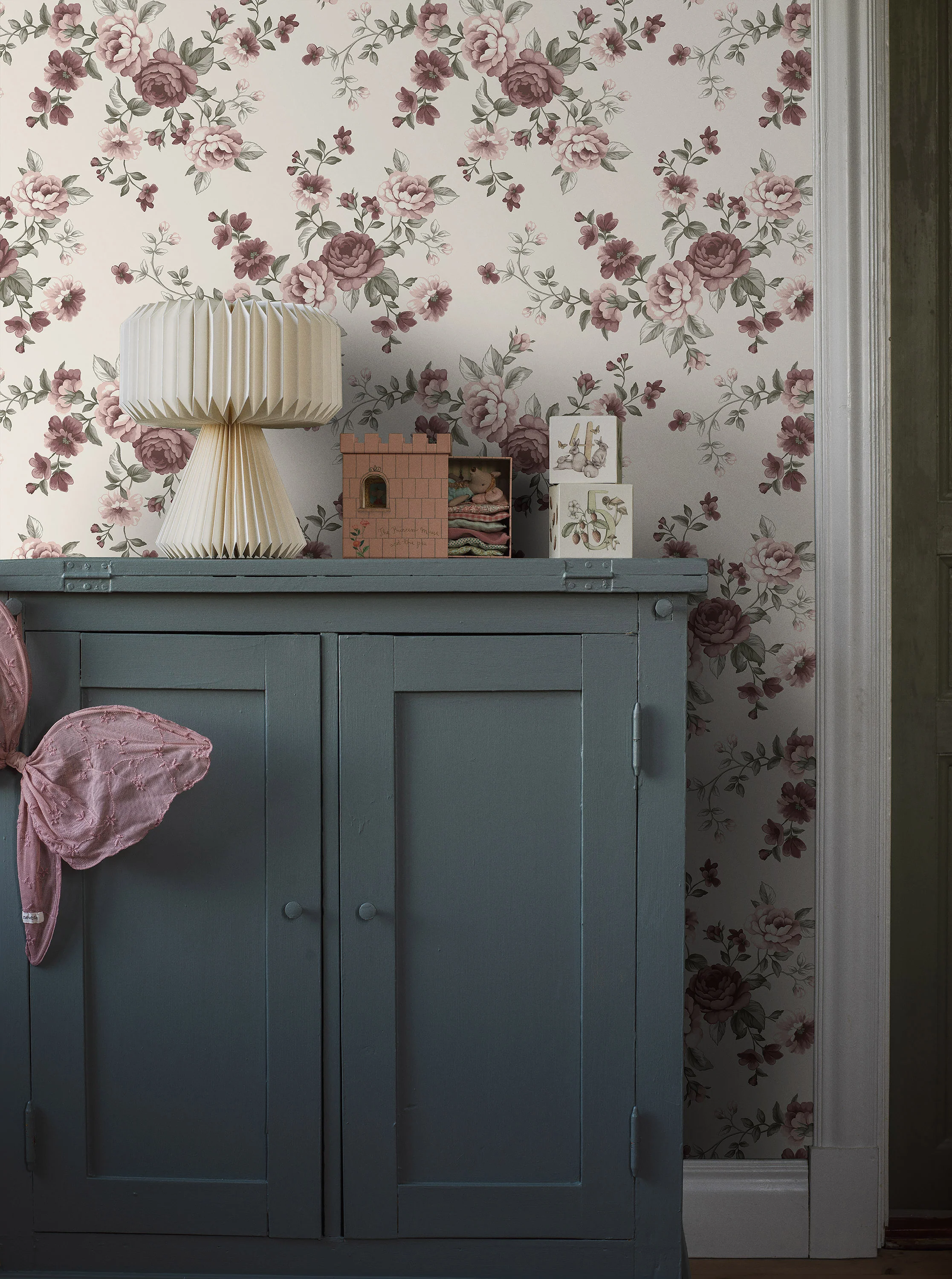 Nomi white floral wallpaper - Image 4