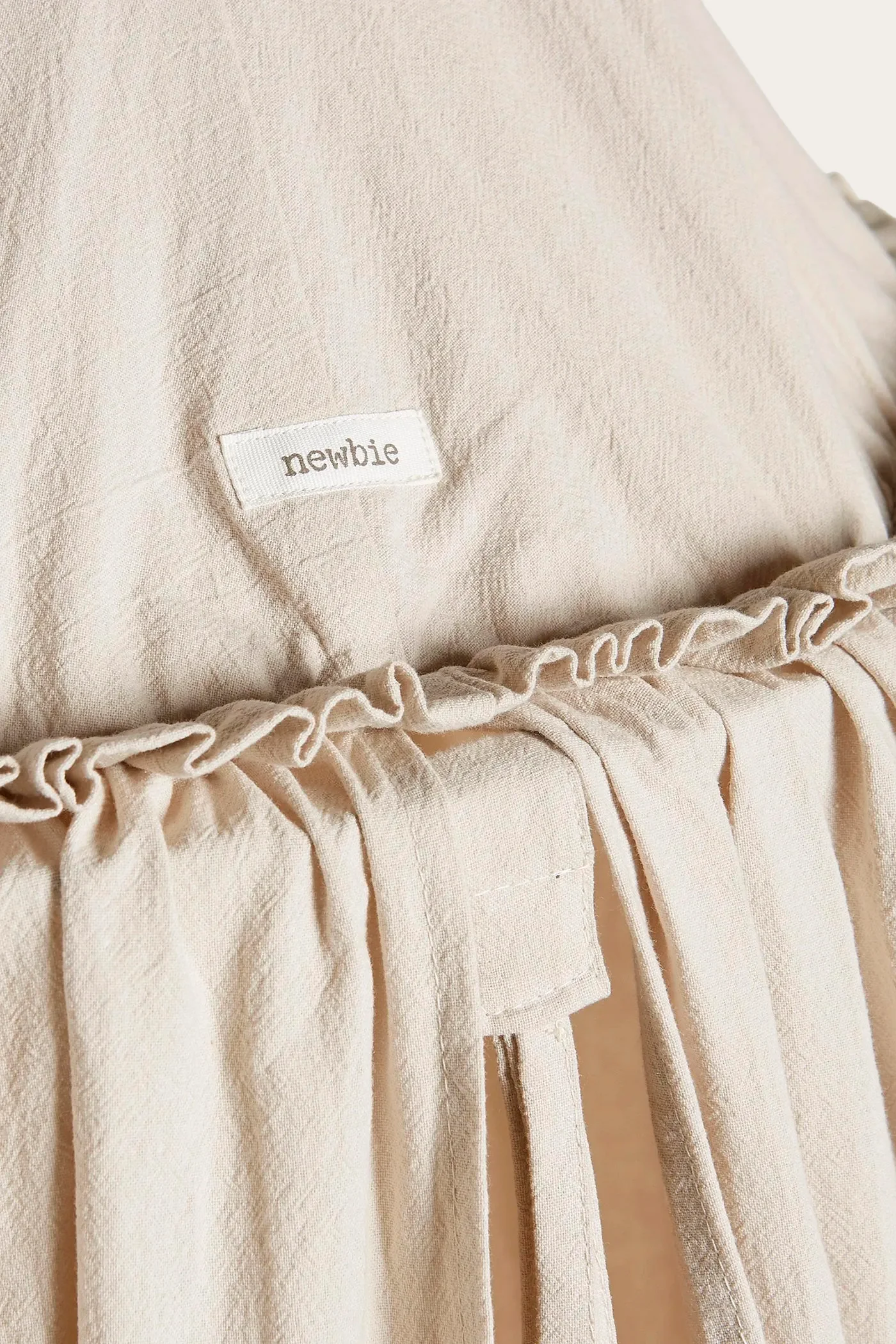 Beige reading tent with pom poms - Image 2