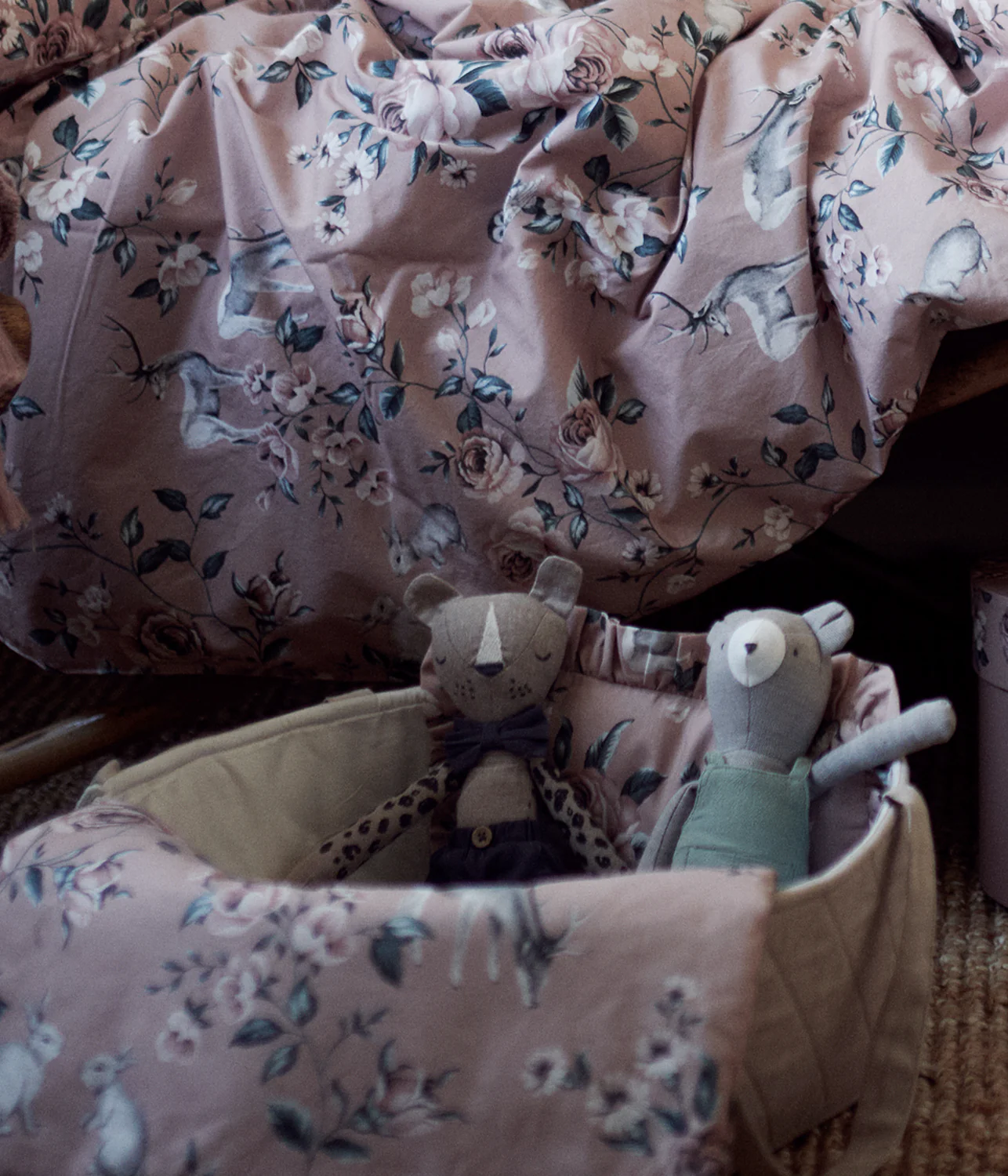 Beige quilted doll basket - Image 4
