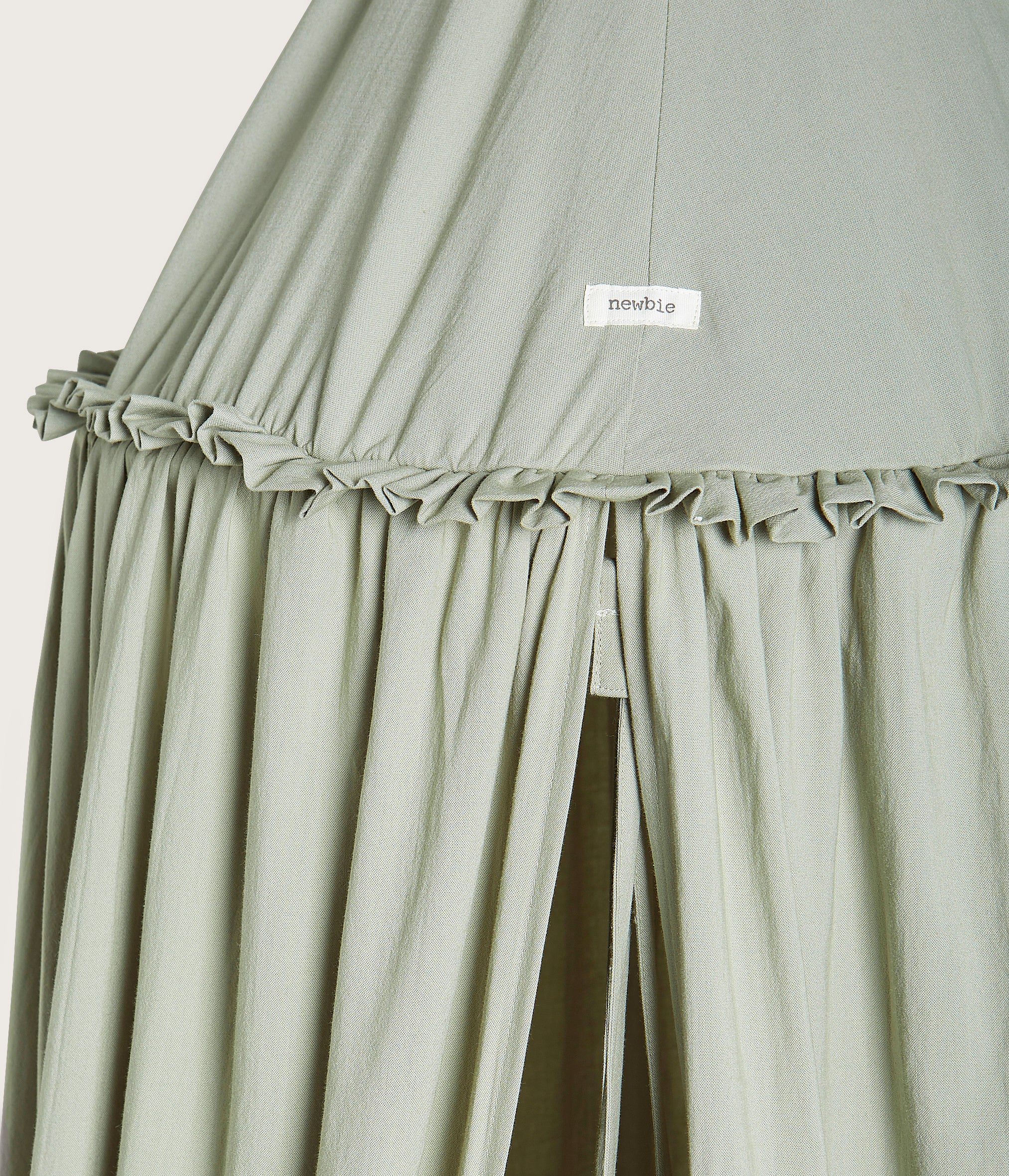 Green reading tent with pom-poms - Image 2