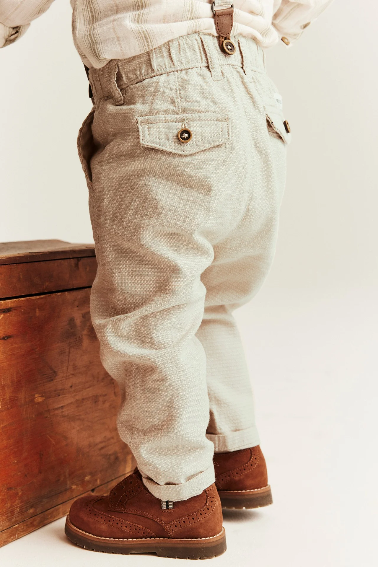 Baby beige woven trousers with suspenders - Image 5