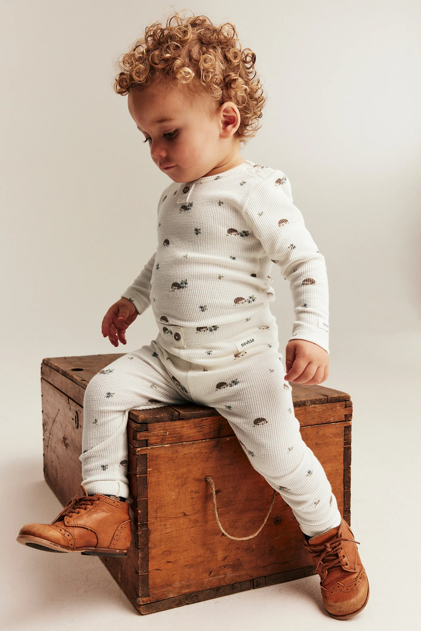 Baby white hedgehog-patterned leggings - Image 4