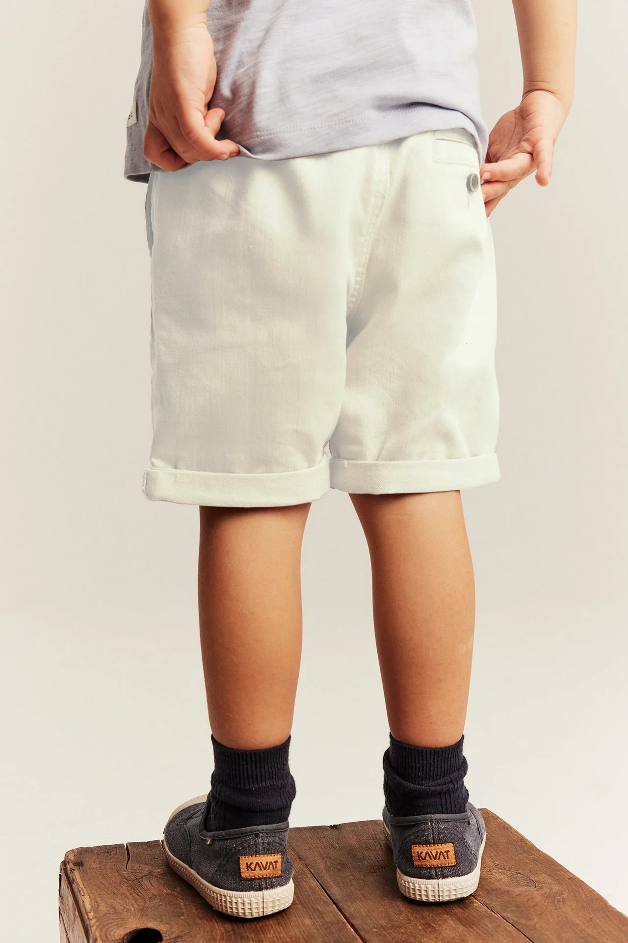 Kids beige woven shorts with pockets - Image 3