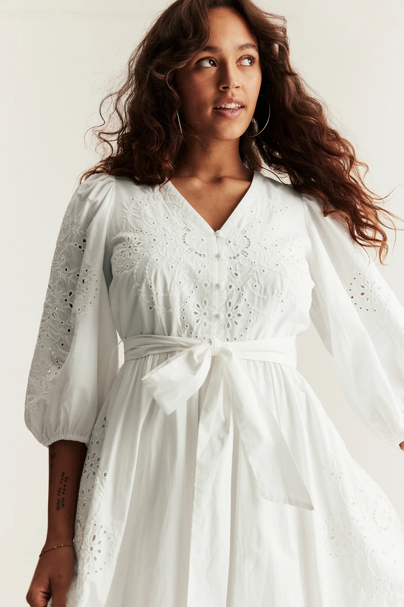 Women’s white embroidered dress - Image 3