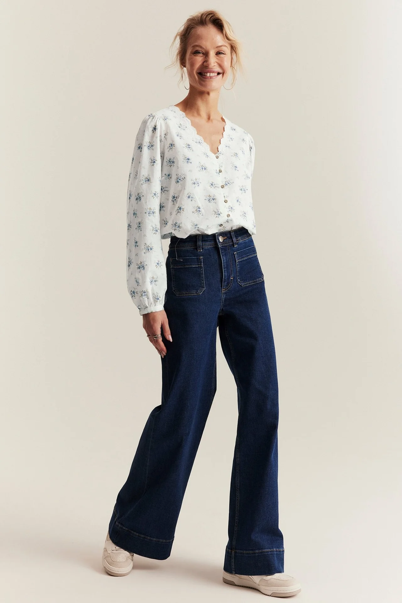 Women's white floral blouse - Image 5