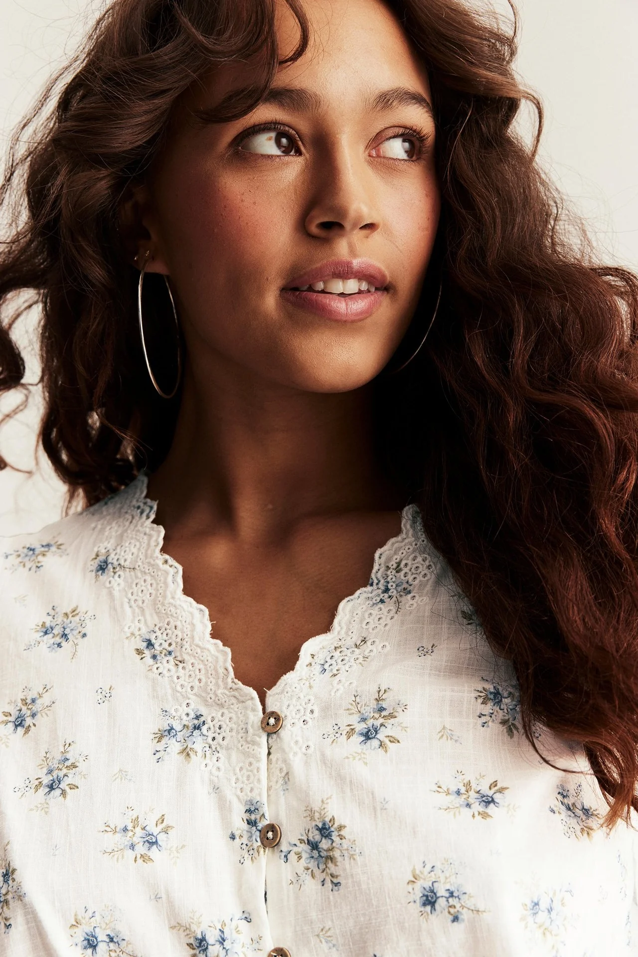 Women's white floral blouse - Image 6