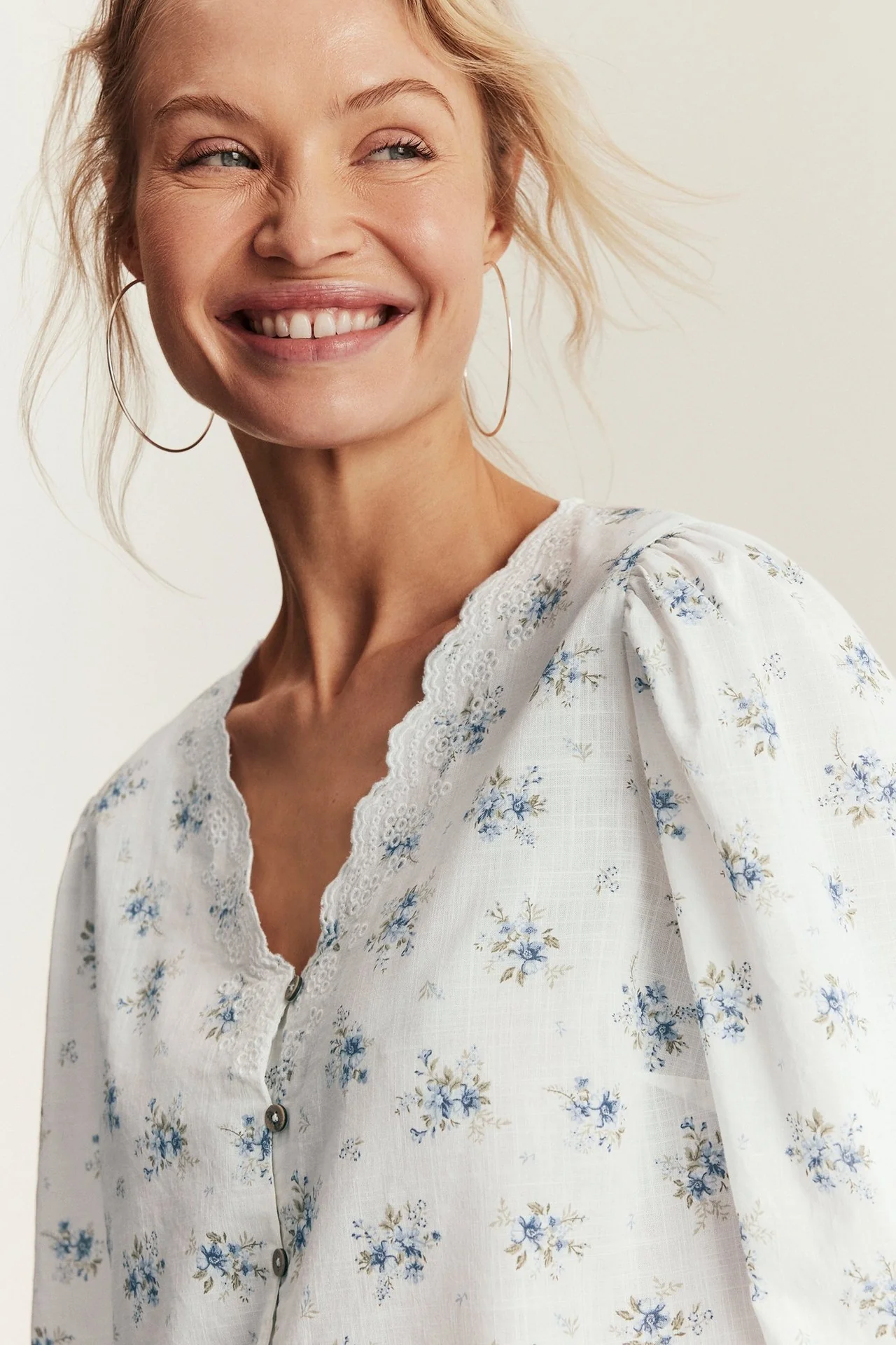 Women's white floral blouse - Image 8