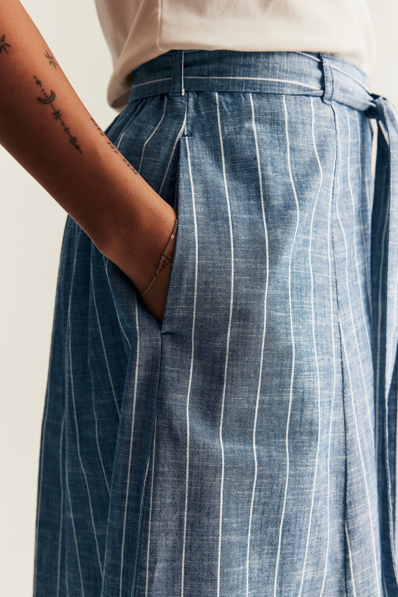 Women's blue striped skirt - Image 4