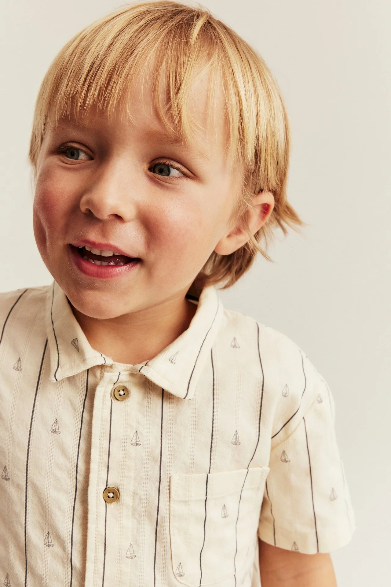 Kids cream shirt with sailboats - Image 3